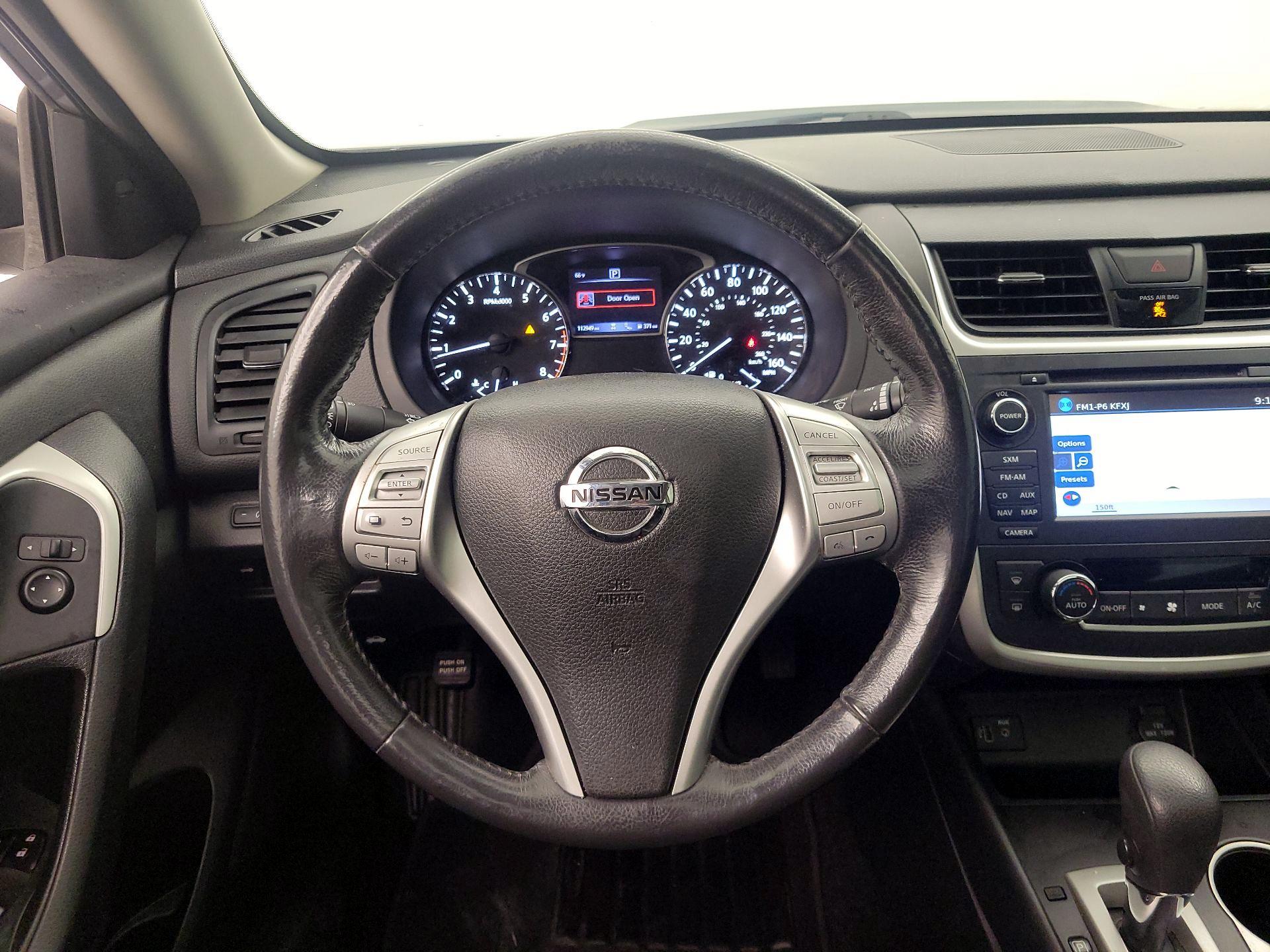 Thumbnail: 2017 Nissan Altima - 10
