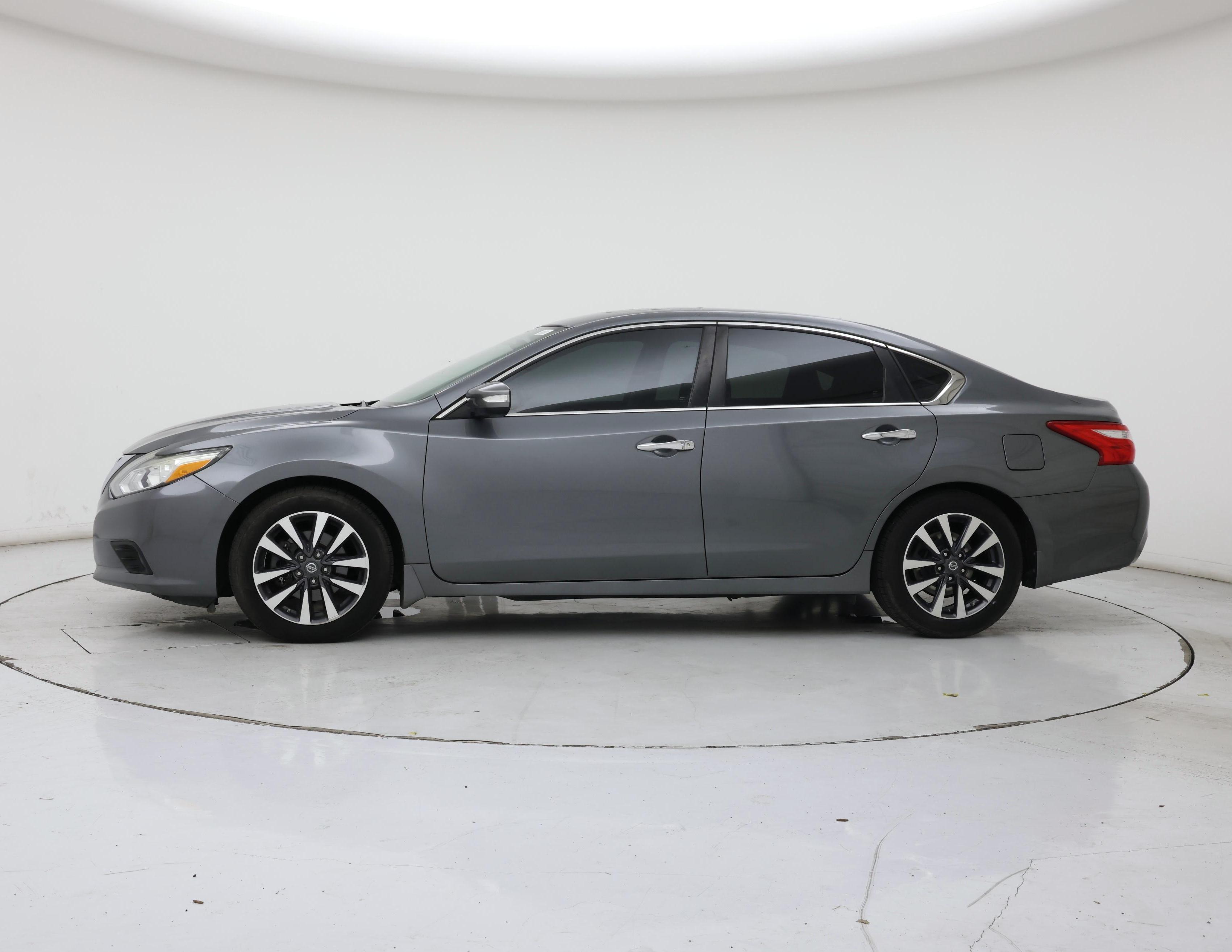 Thumbnail: 2017 Nissan Altima - 3