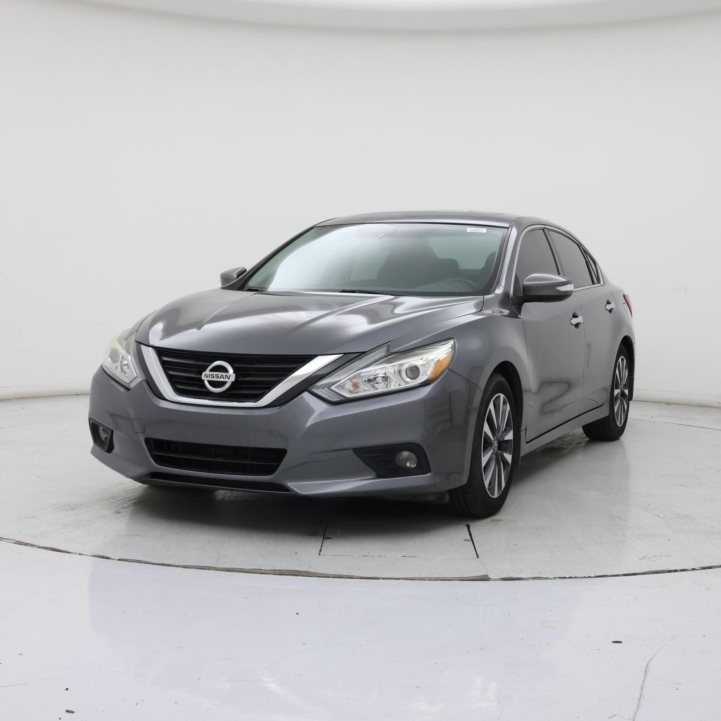 Thumbnail: 2017 Nissan Altima - 4