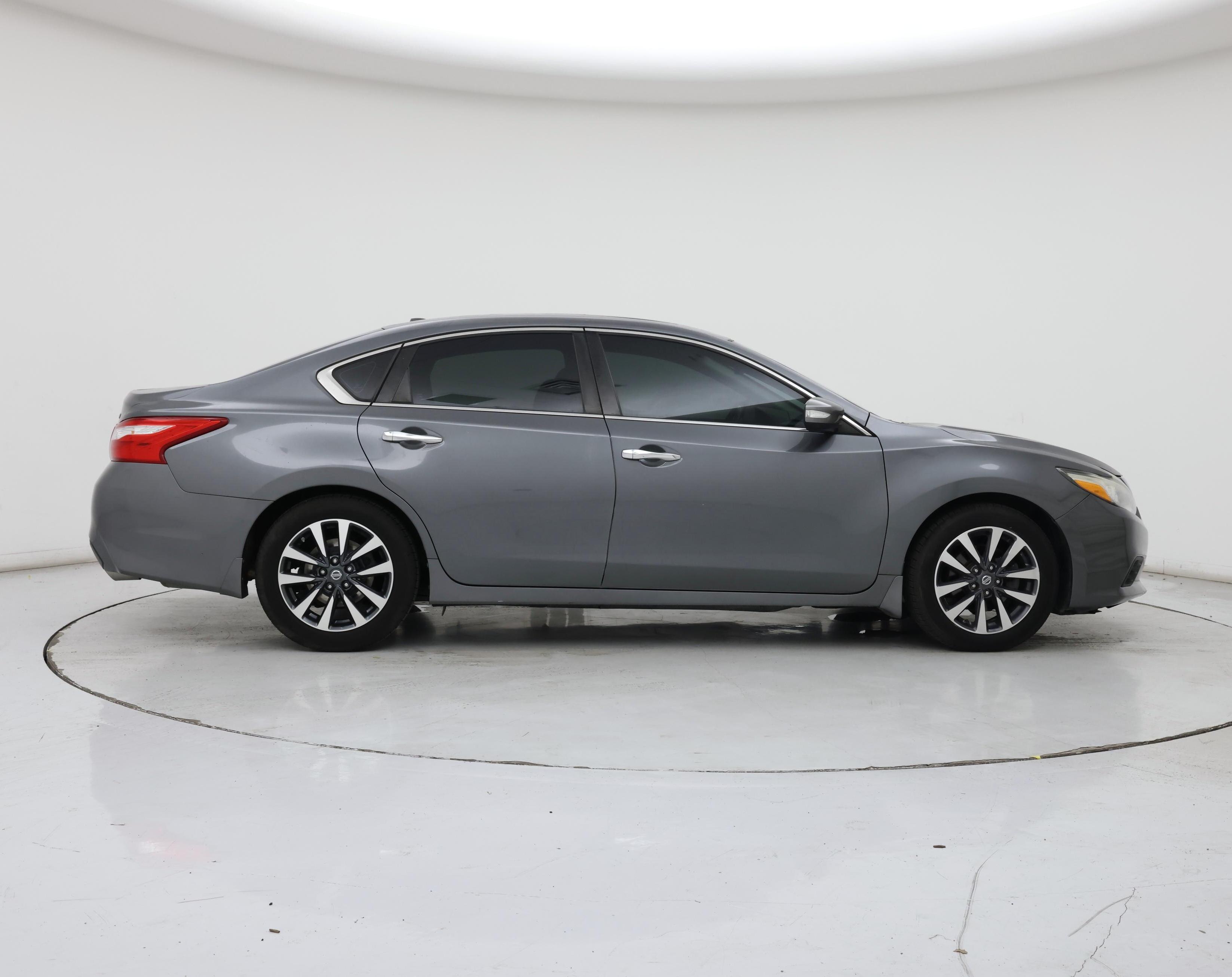 Thumbnail: 2017 Nissan Altima - 7