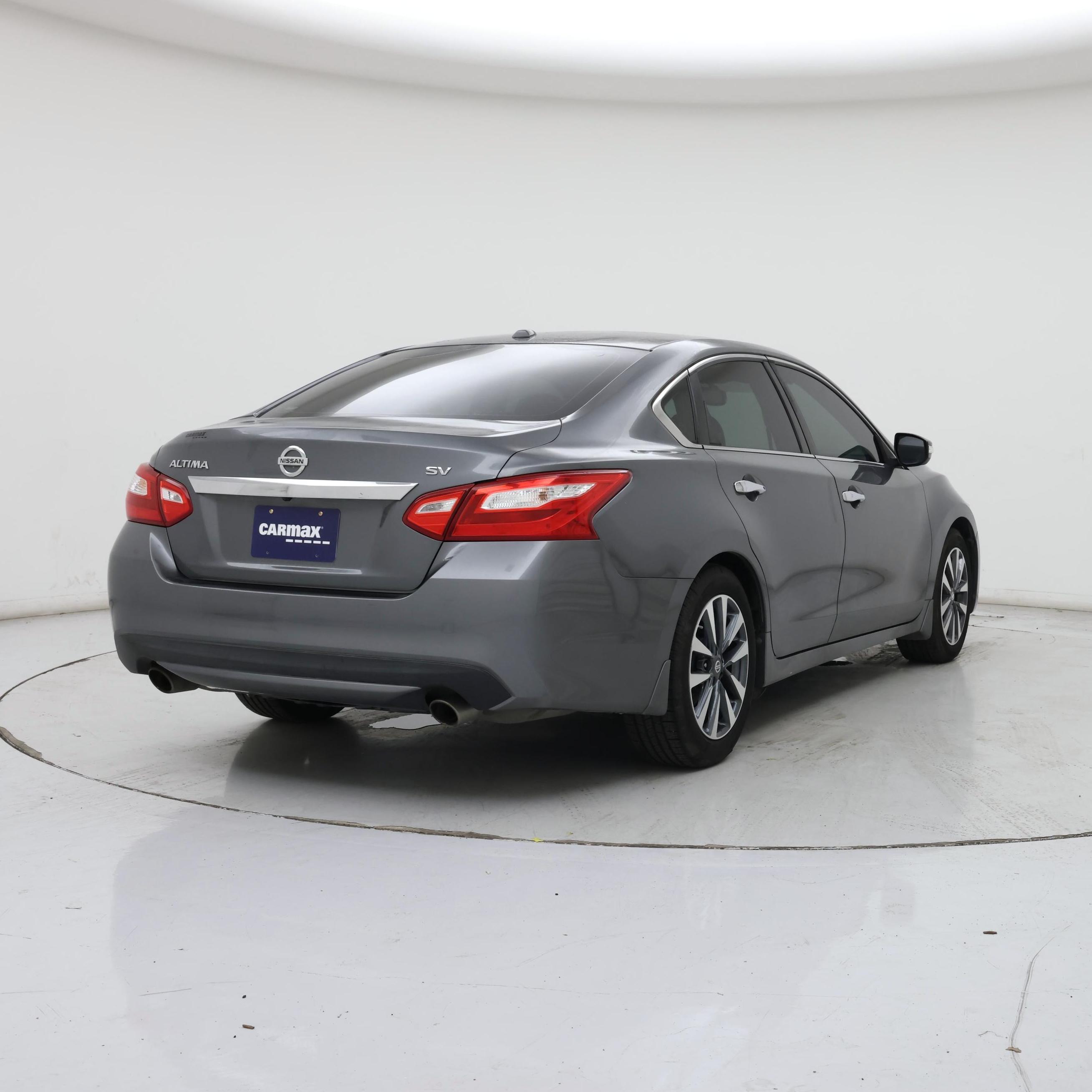 Thumbnail: 2017 Nissan Altima - 8
