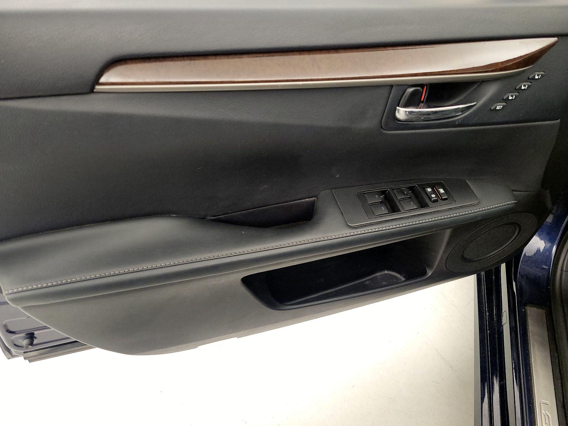 Thumbnail: 2014 Lexus ES - 12