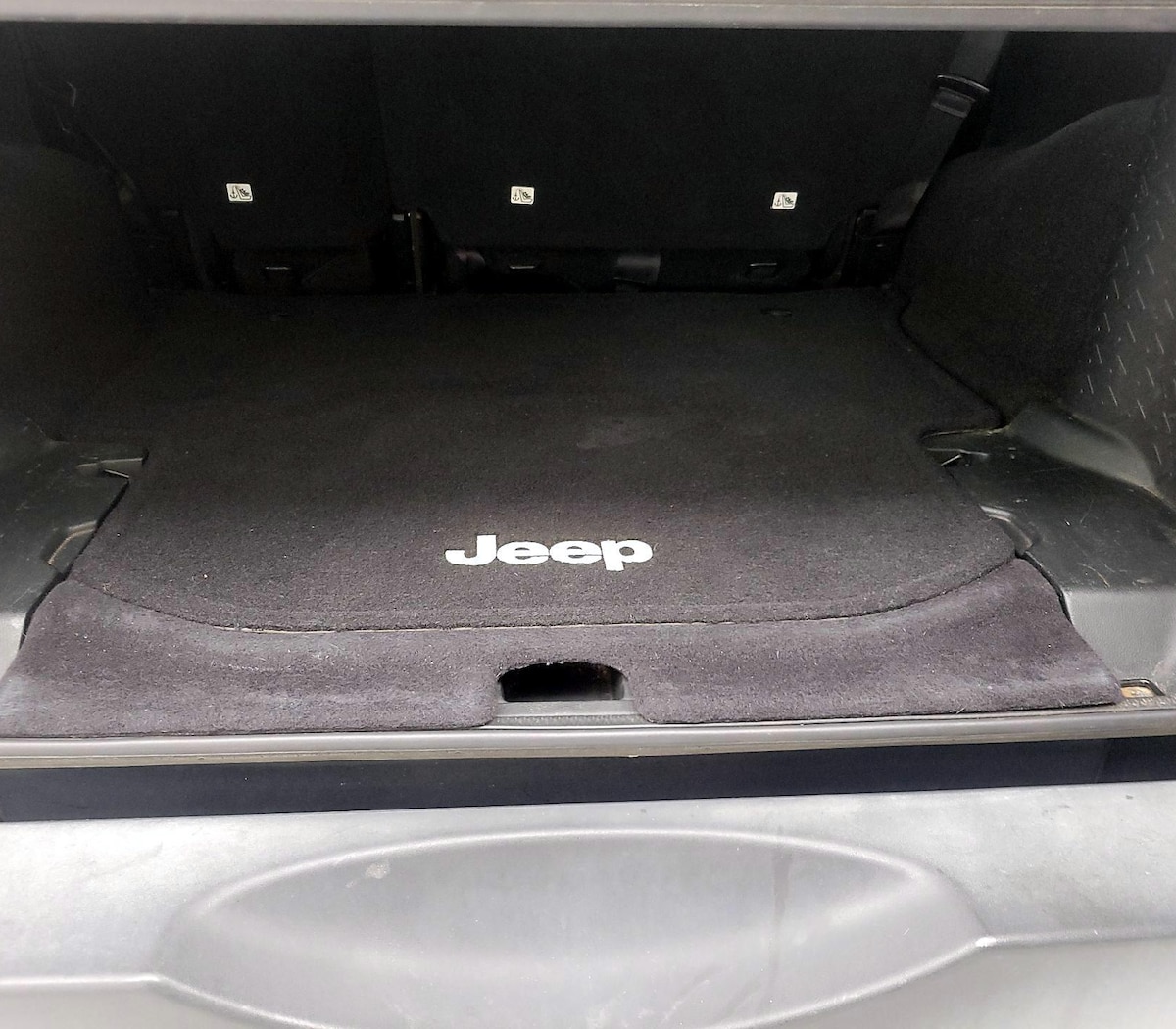 Trunk/Cargo (Seats Up)