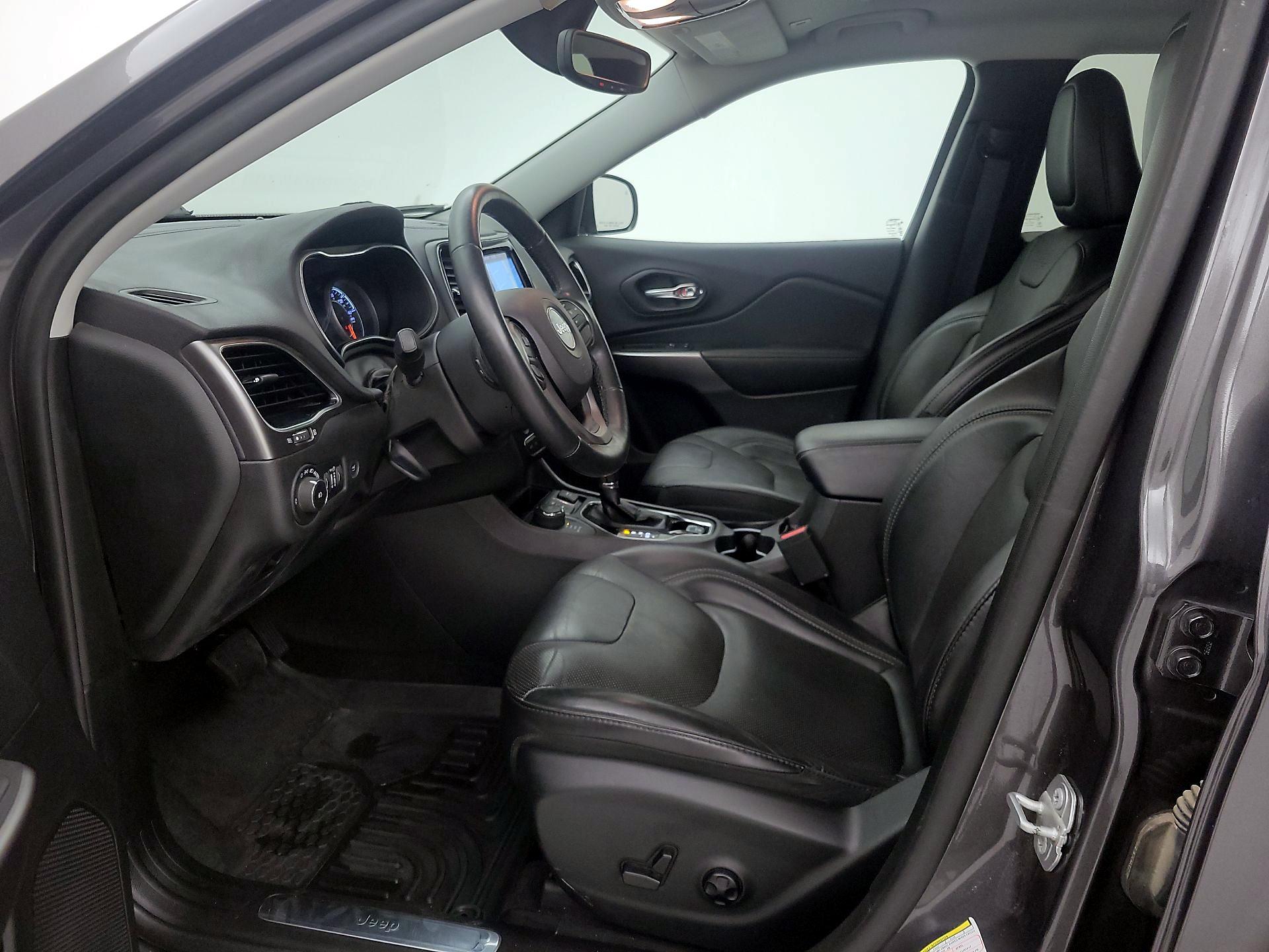 Thumbnail: 2019 Jeep Cherokee - 11