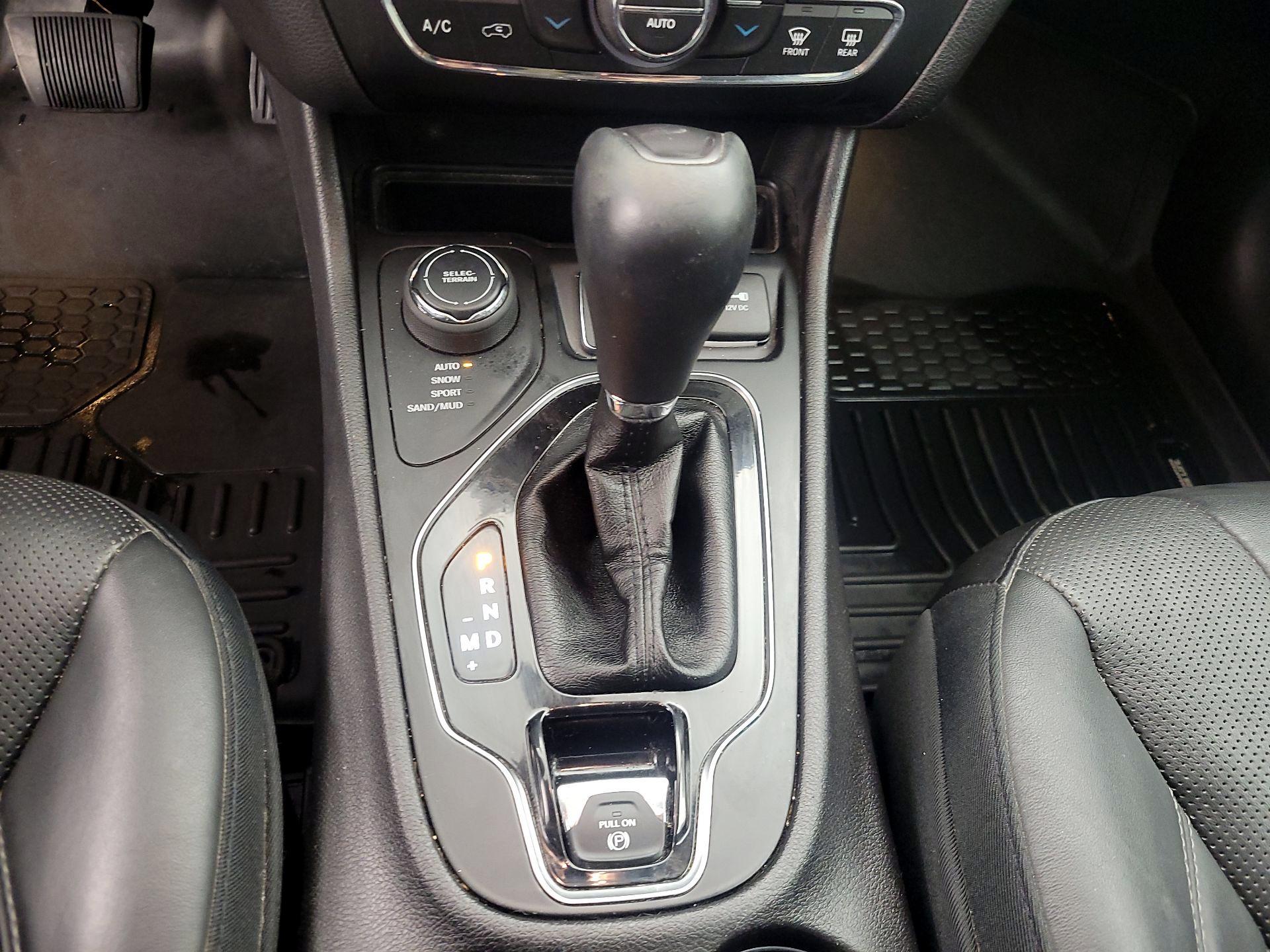 Thumbnail: 2019 Jeep Cherokee - 18