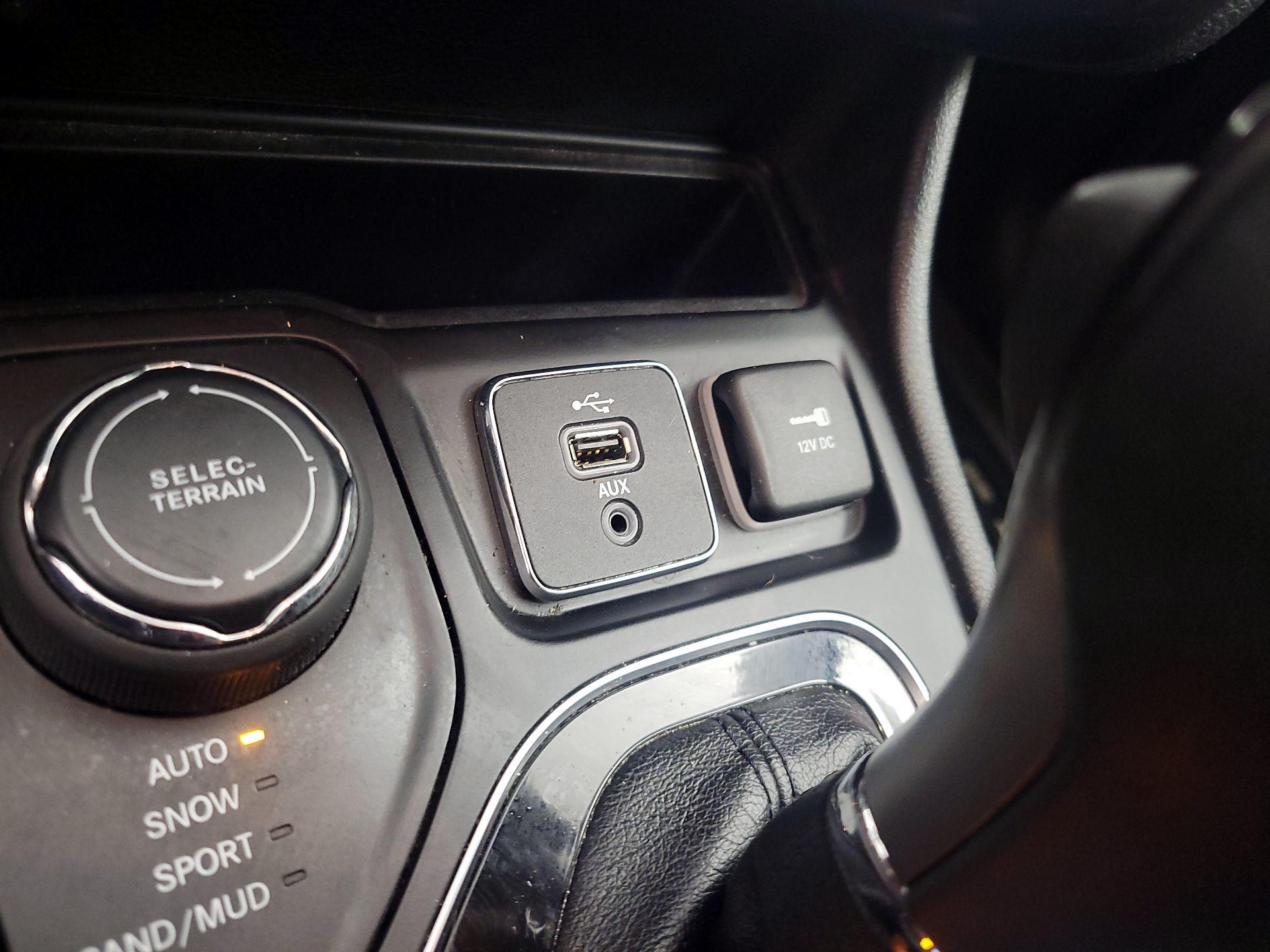 Thumbnail: 2019 Jeep Cherokee - 19