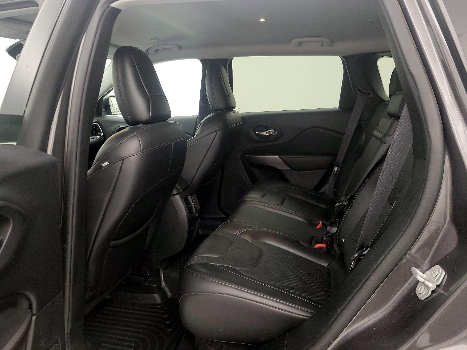 Thumbnail: 2019 Jeep Cherokee - 20