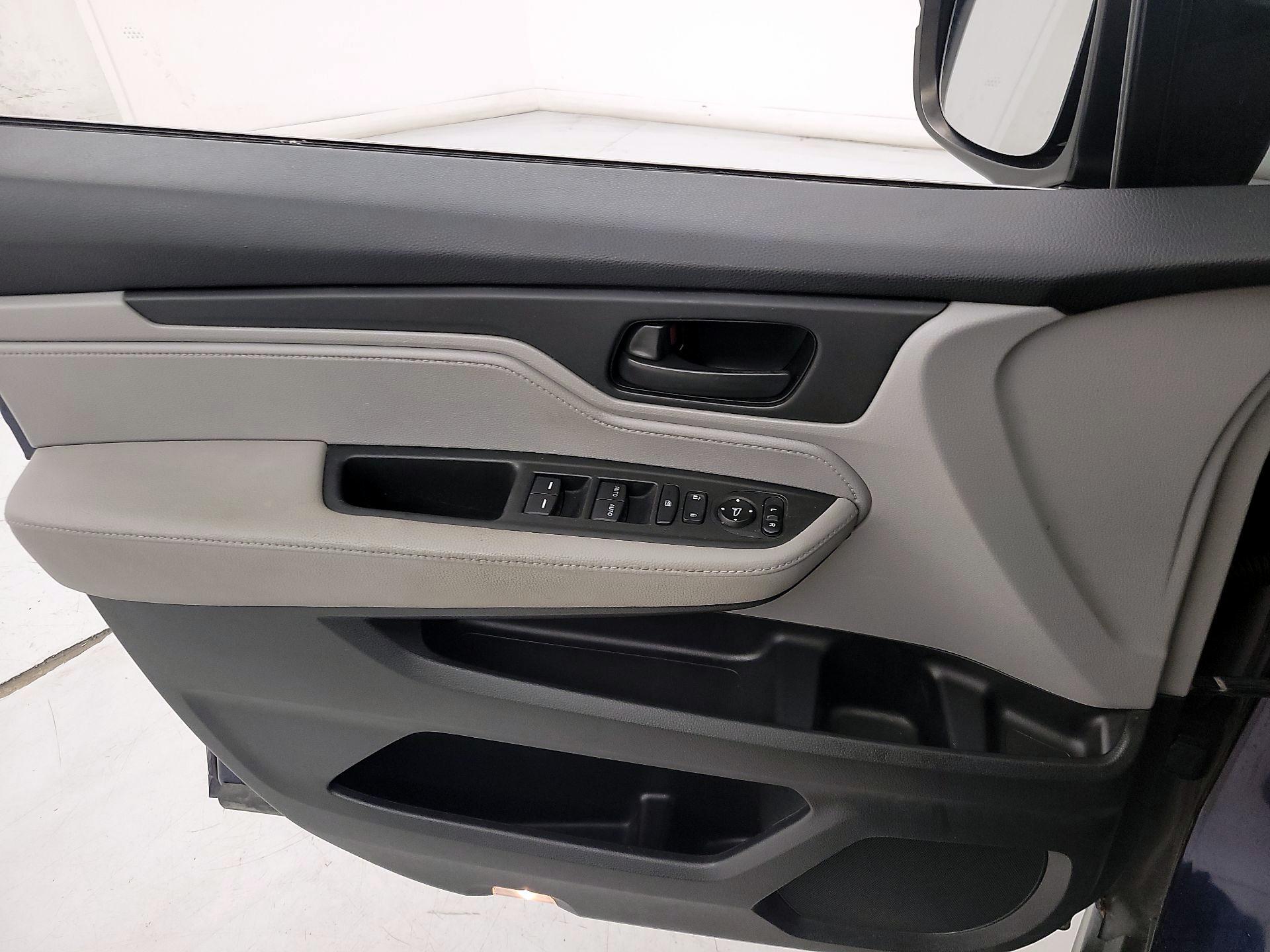 Thumbnail: 2018 Honda Odyssey - 12