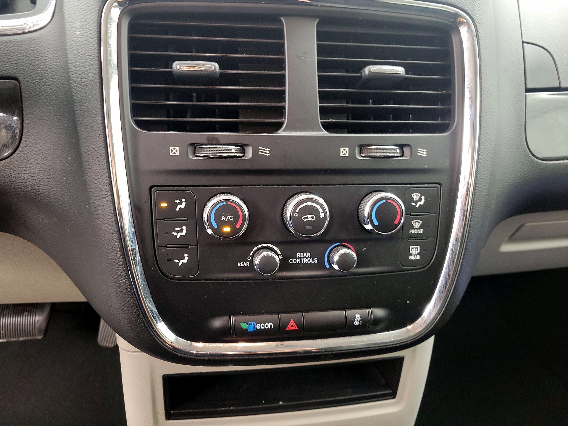 Thumbnail: 2018 Dodge Grand Caravan - 16