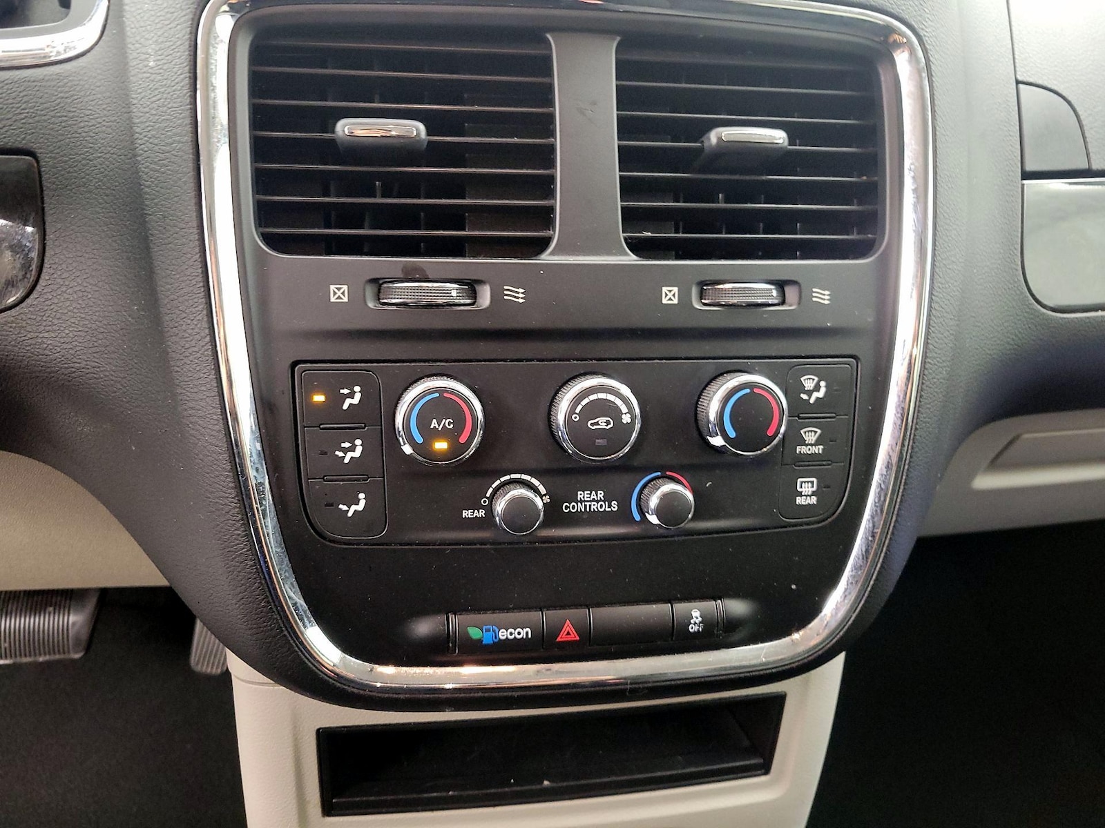 2018 Dodge Grand Caravan SE - Photo 17