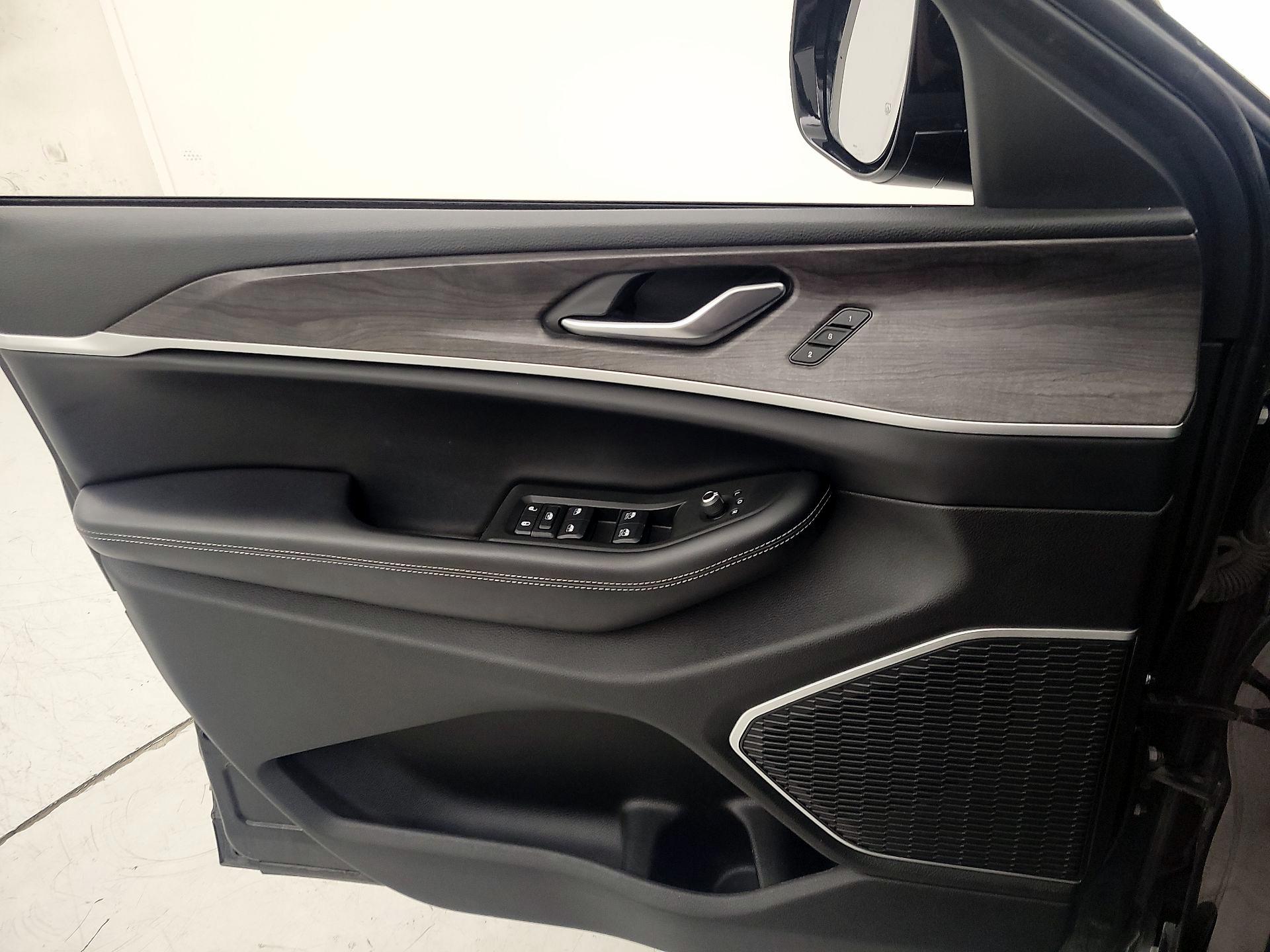 Thumbnail: 2021 Jeep Grand Cherokee L - 12