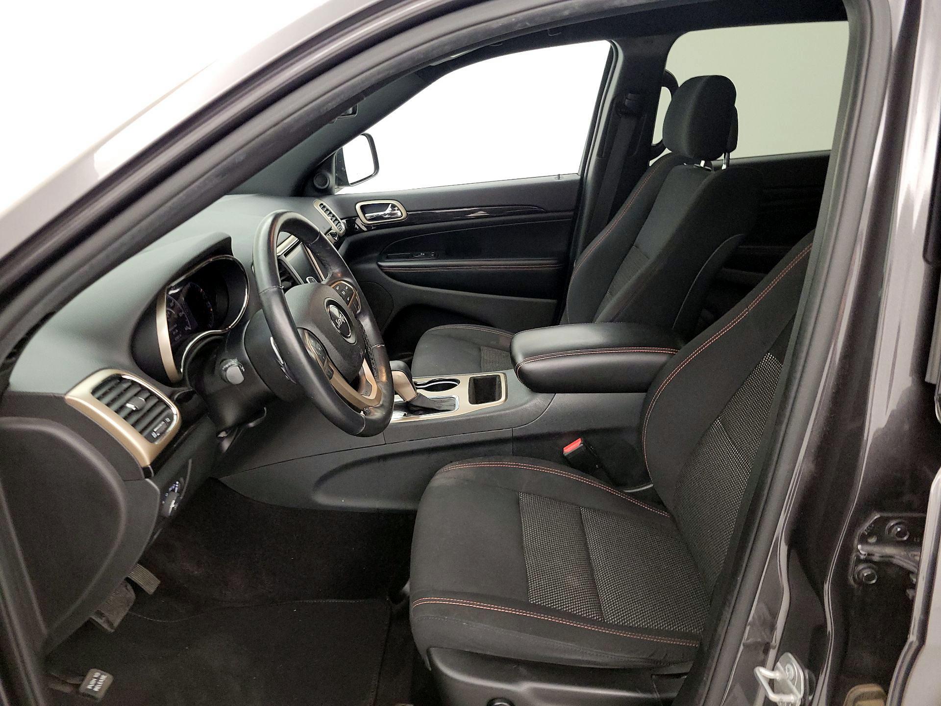 Thumbnail: 2016 Jeep Grand Cherokee - 11