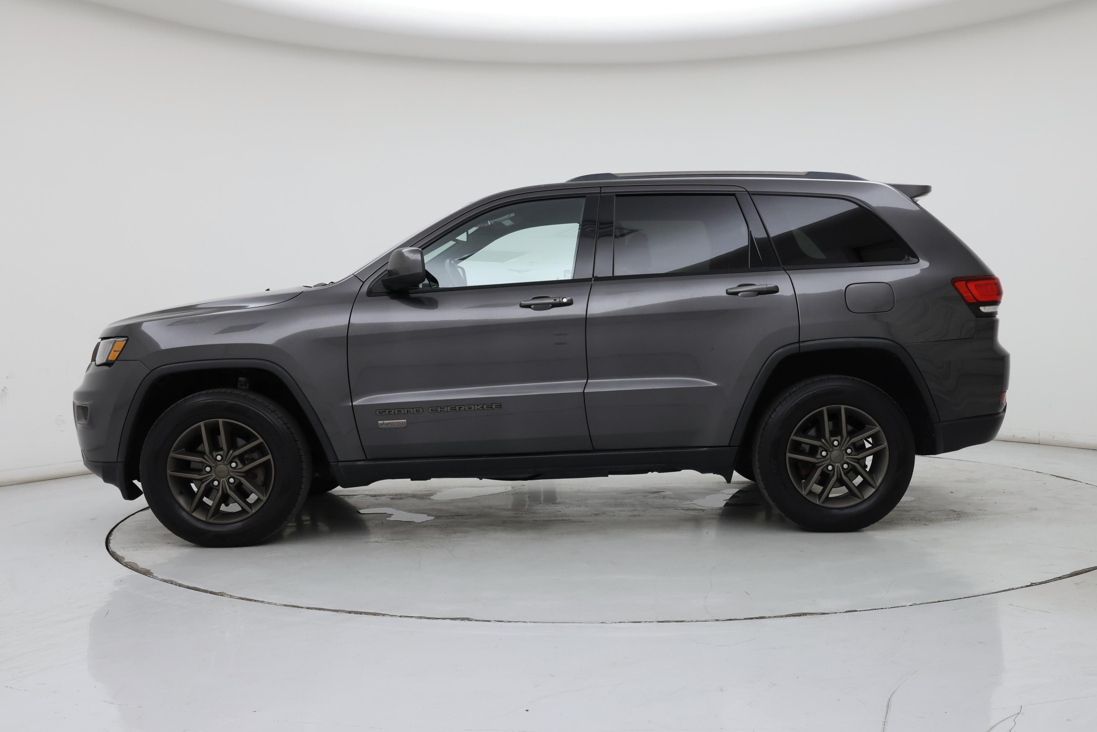 Thumbnail: 2016 Jeep Grand Cherokee - 3