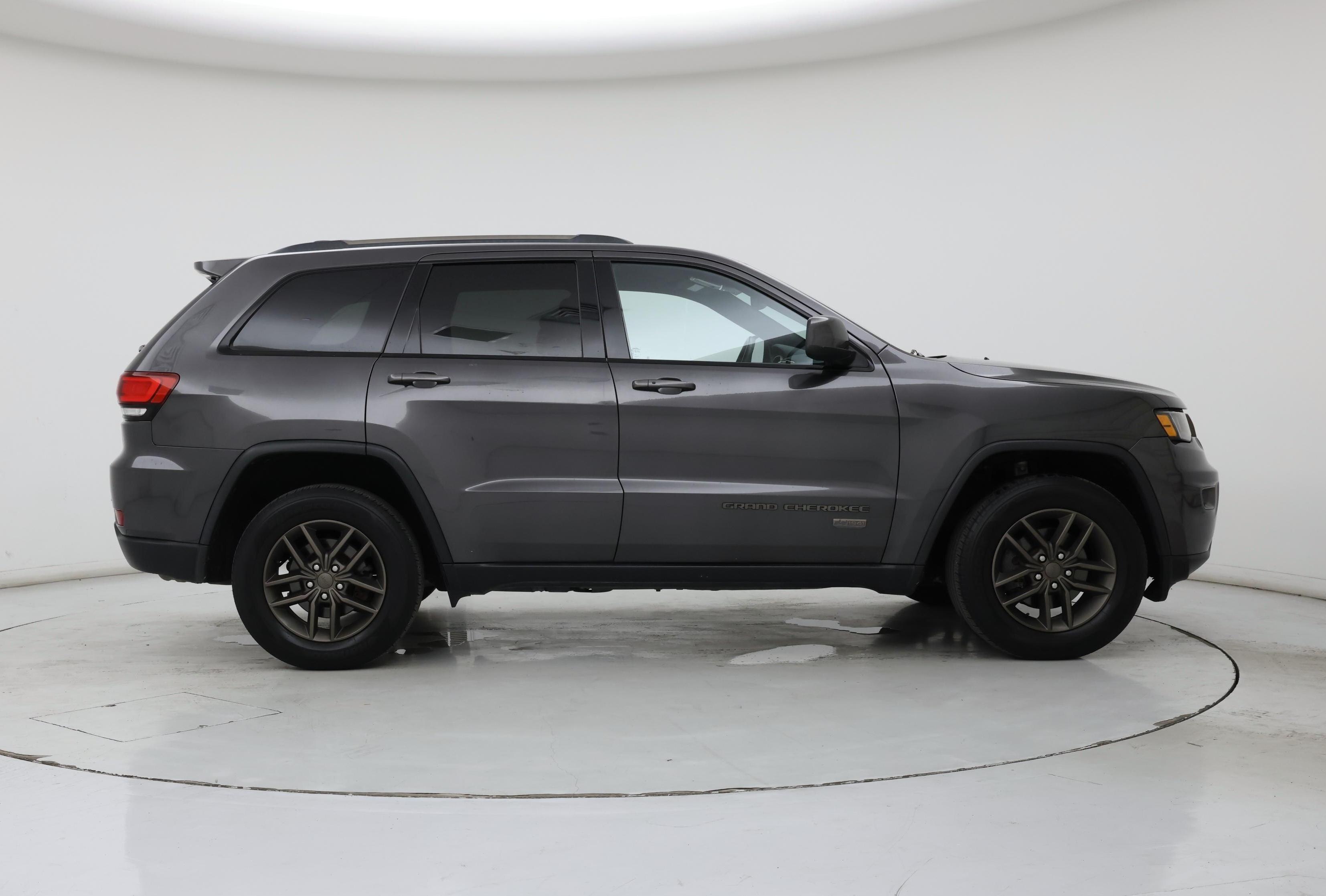Thumbnail: 2016 Jeep Grand Cherokee - 7