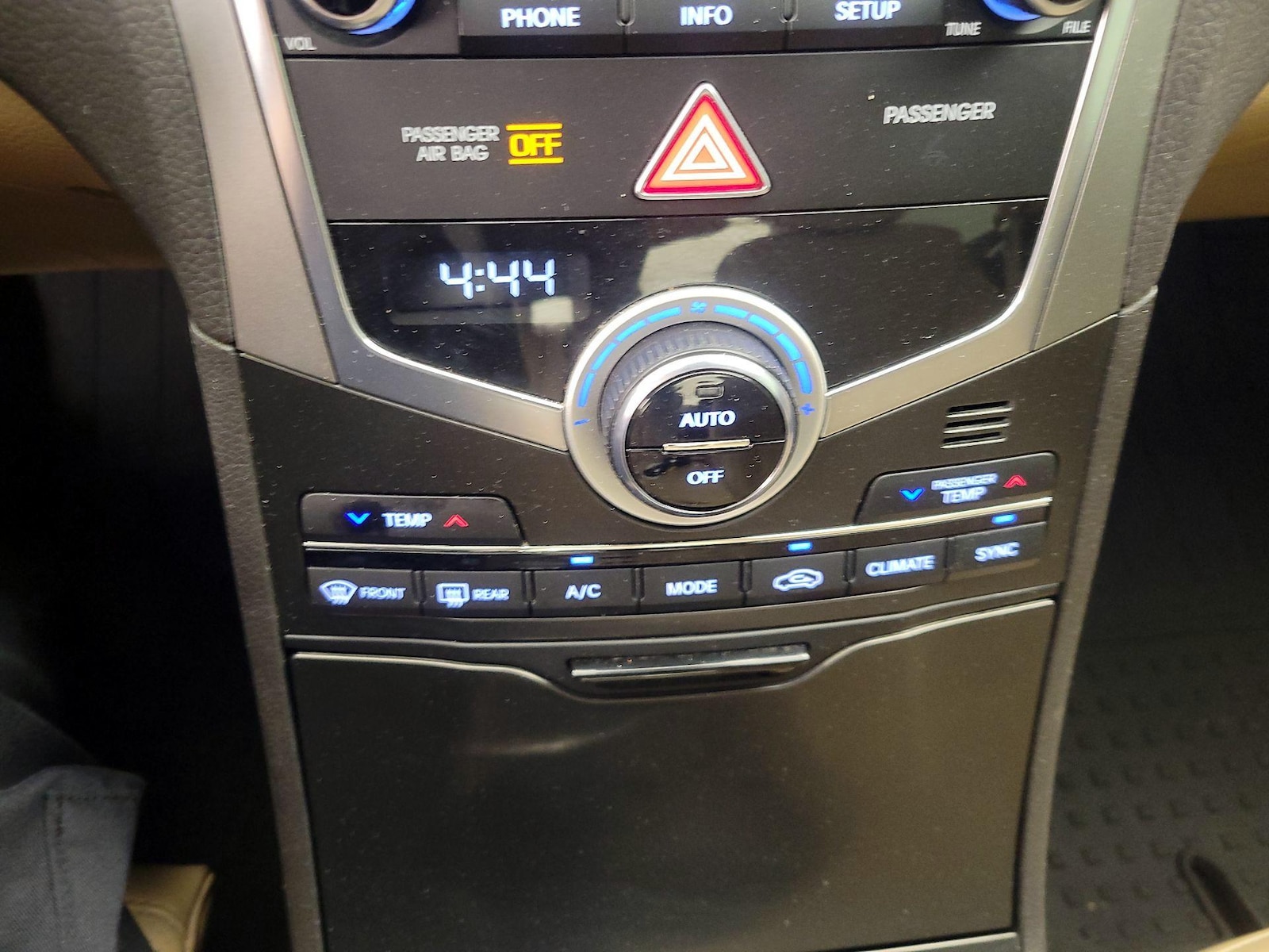 2017 Hyundai Azera Limited - Photo 18