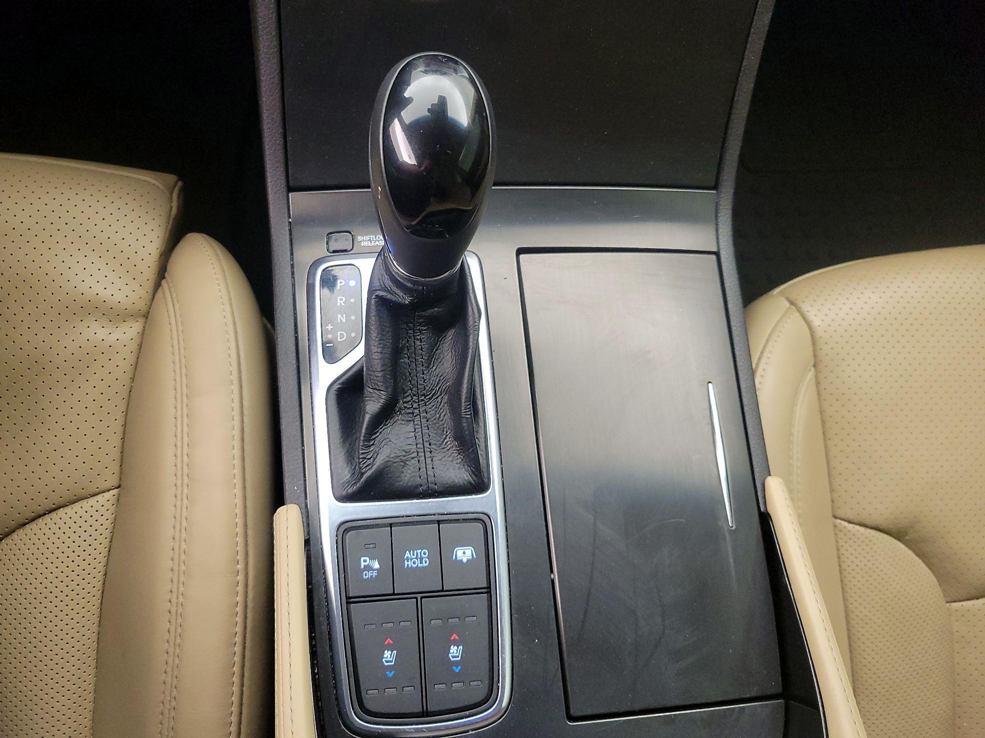 Thumbnail: 2017 Hyundai Azera - 18