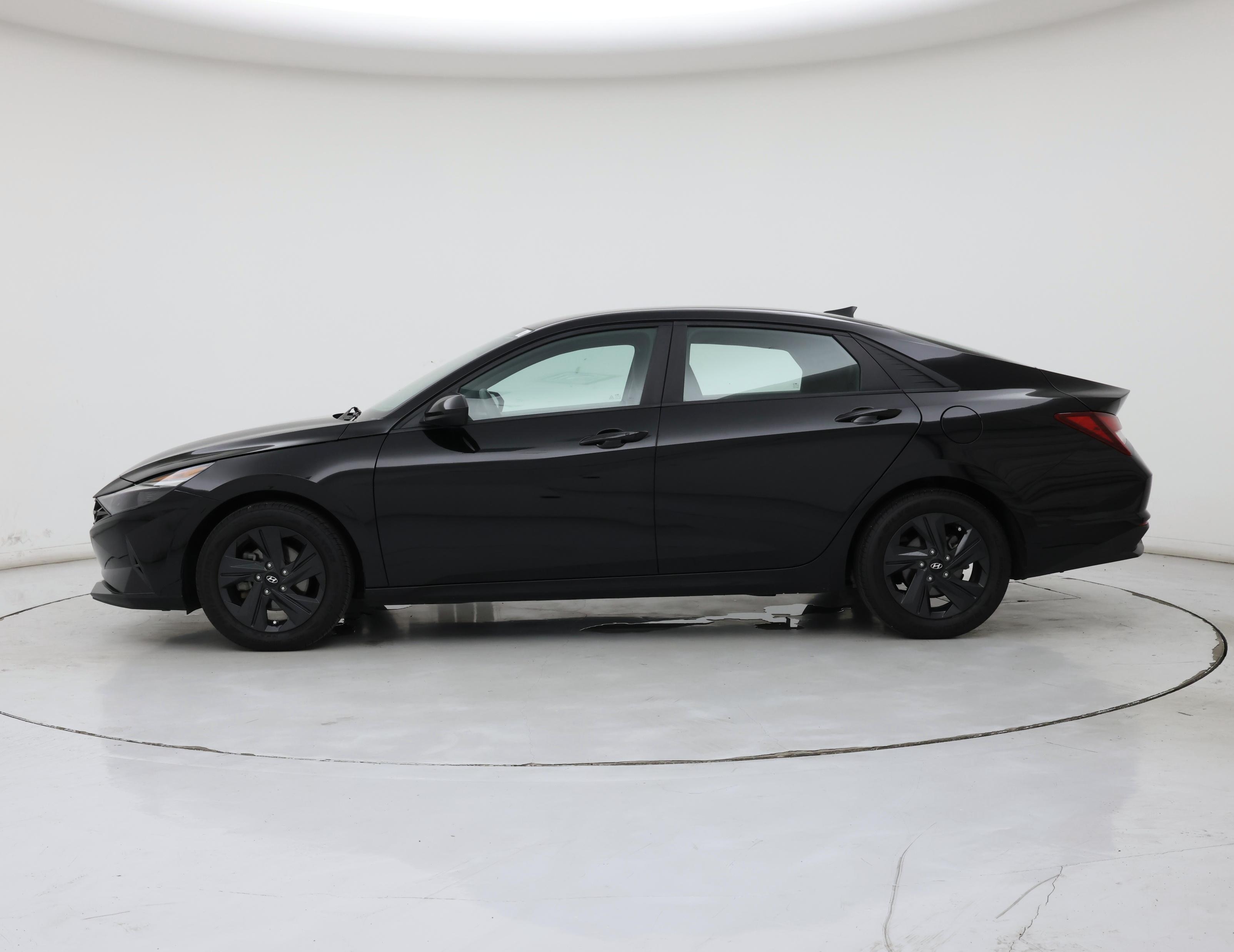 Thumbnail: 2022 Hyundai Elantra - 3