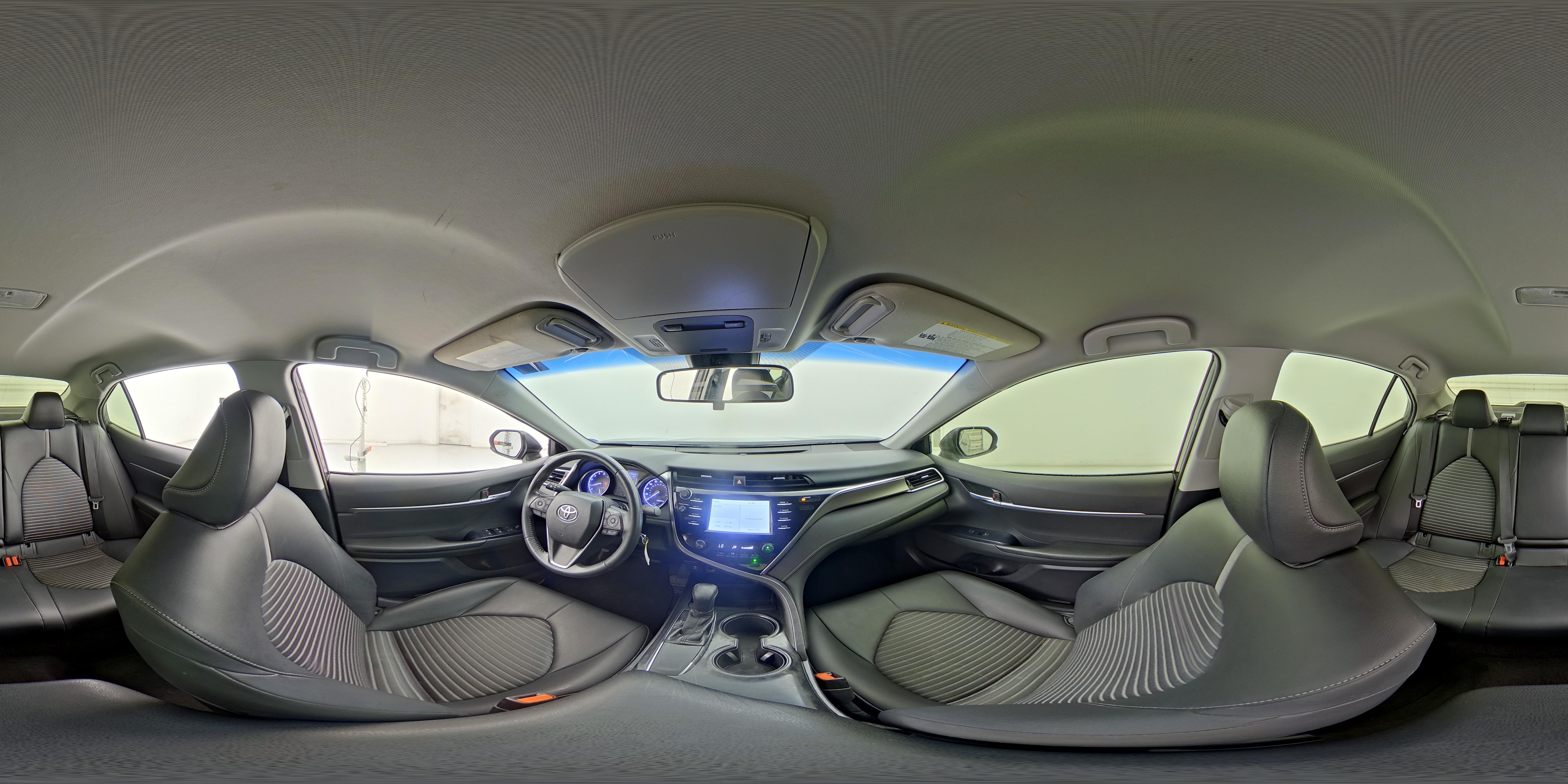 2018 Toyota Camry SE - Photo 22