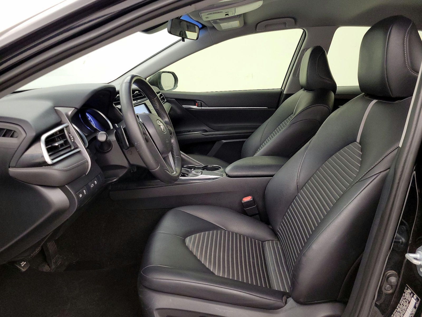 2018 Toyota Camry SE - Photo 10