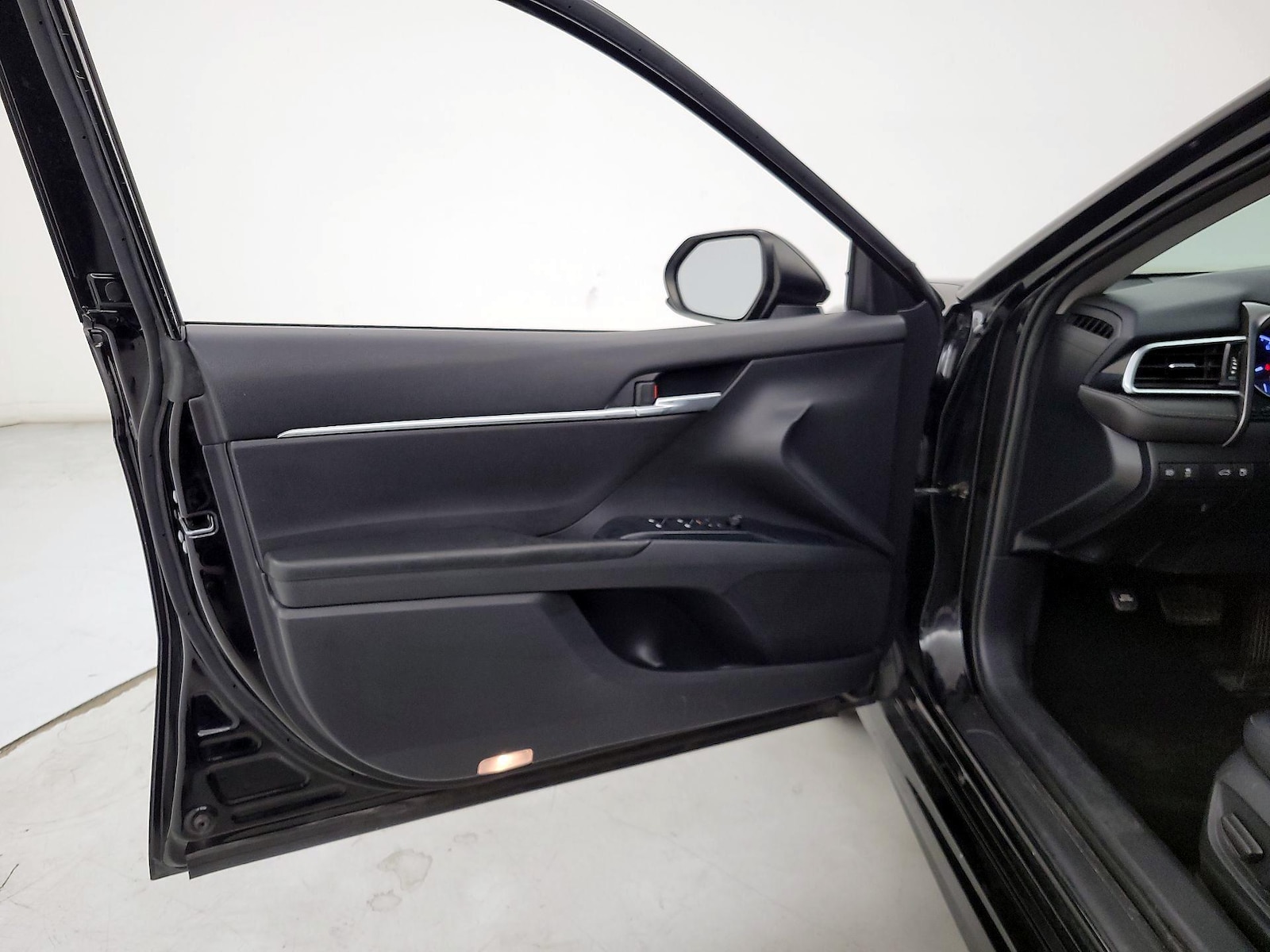 2018 Toyota Camry SE - Photo 11
