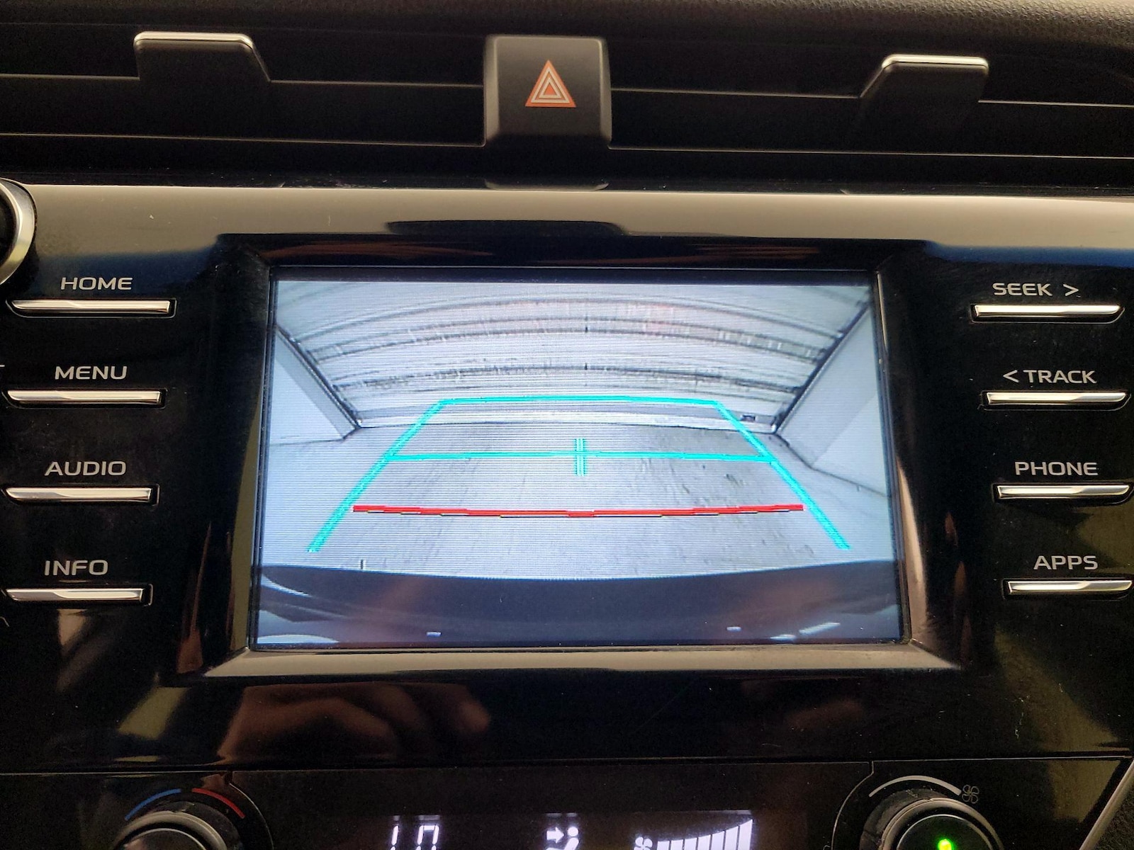 2018 Toyota Camry SE - Photo 13