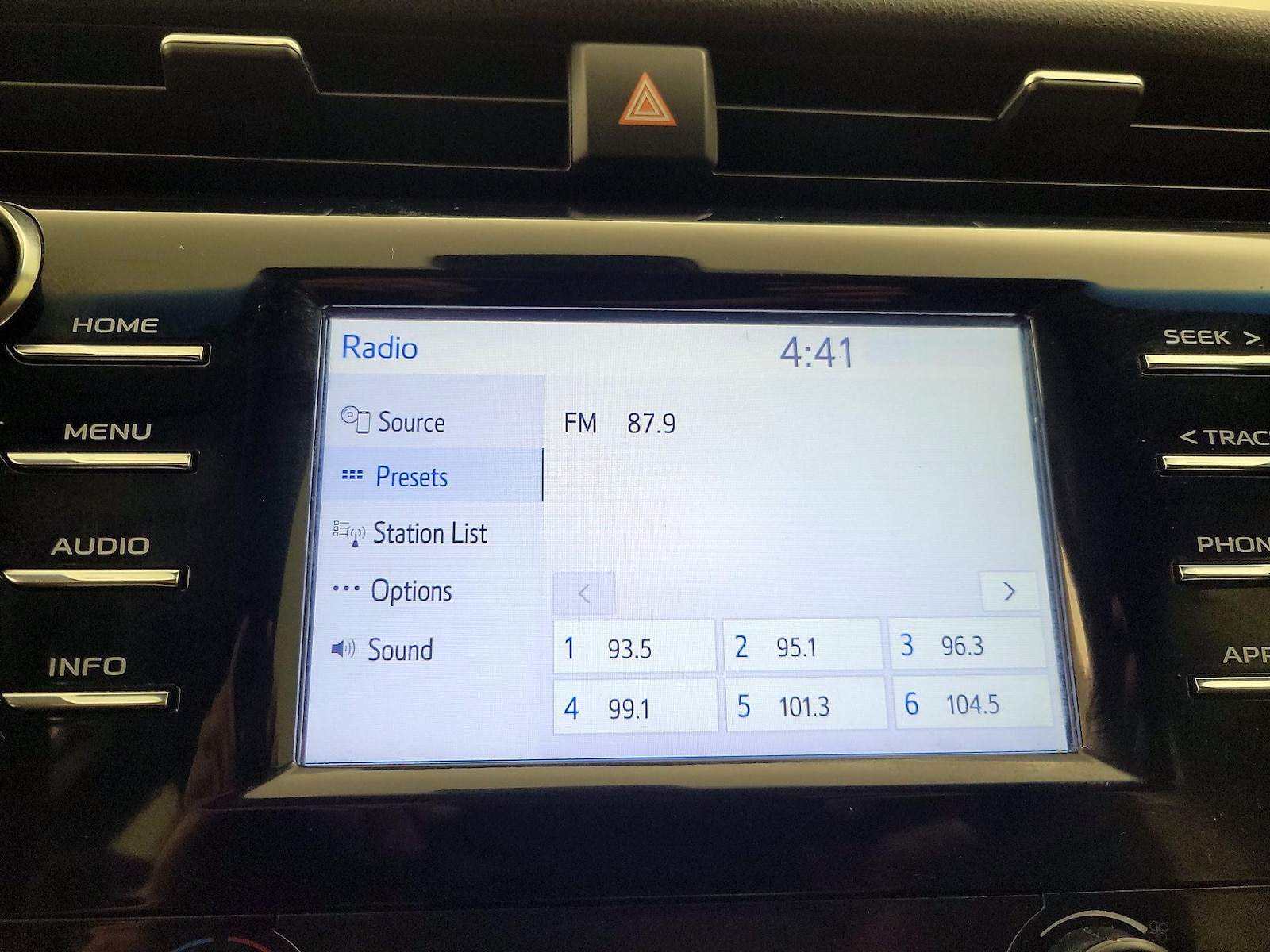 2018 Toyota Camry SE - Photo 14