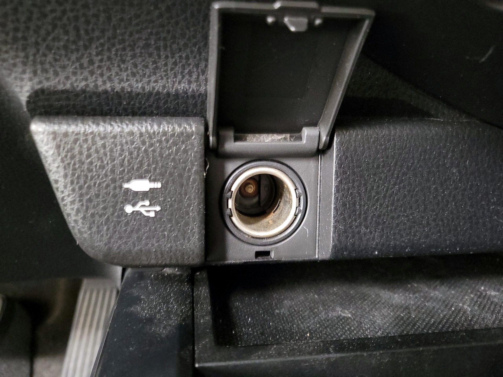 2018 Toyota Camry SE - Photo 17