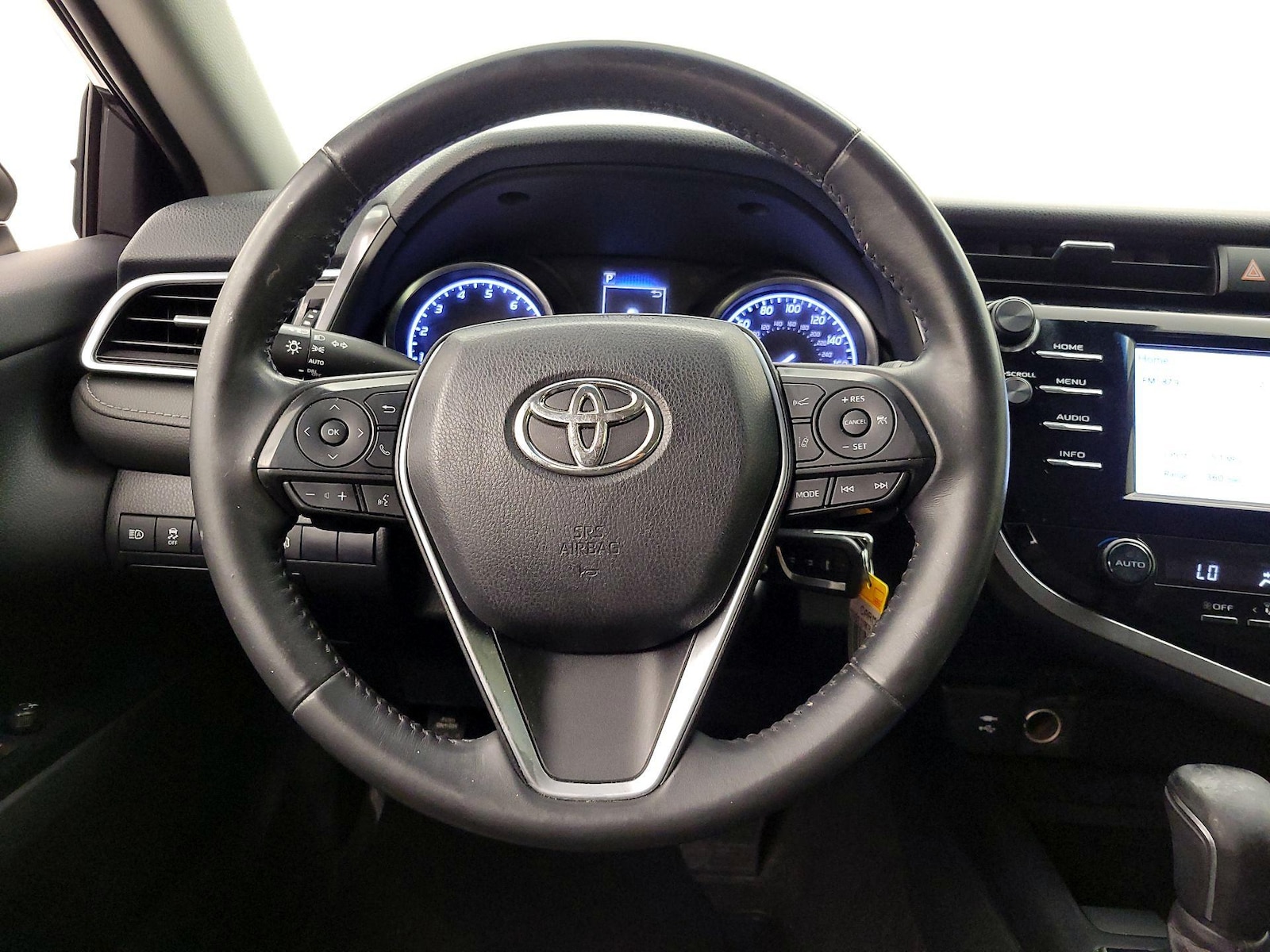 2018 Toyota Camry SE - Photo 9