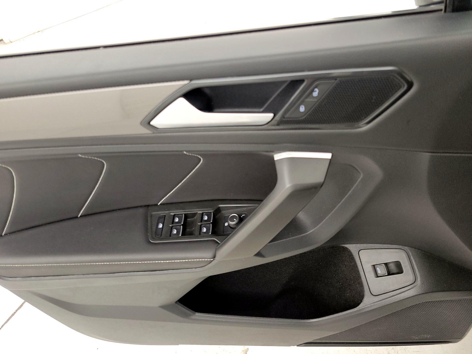 Thumbnail: 2024 Volkswagen Tiguan - 12