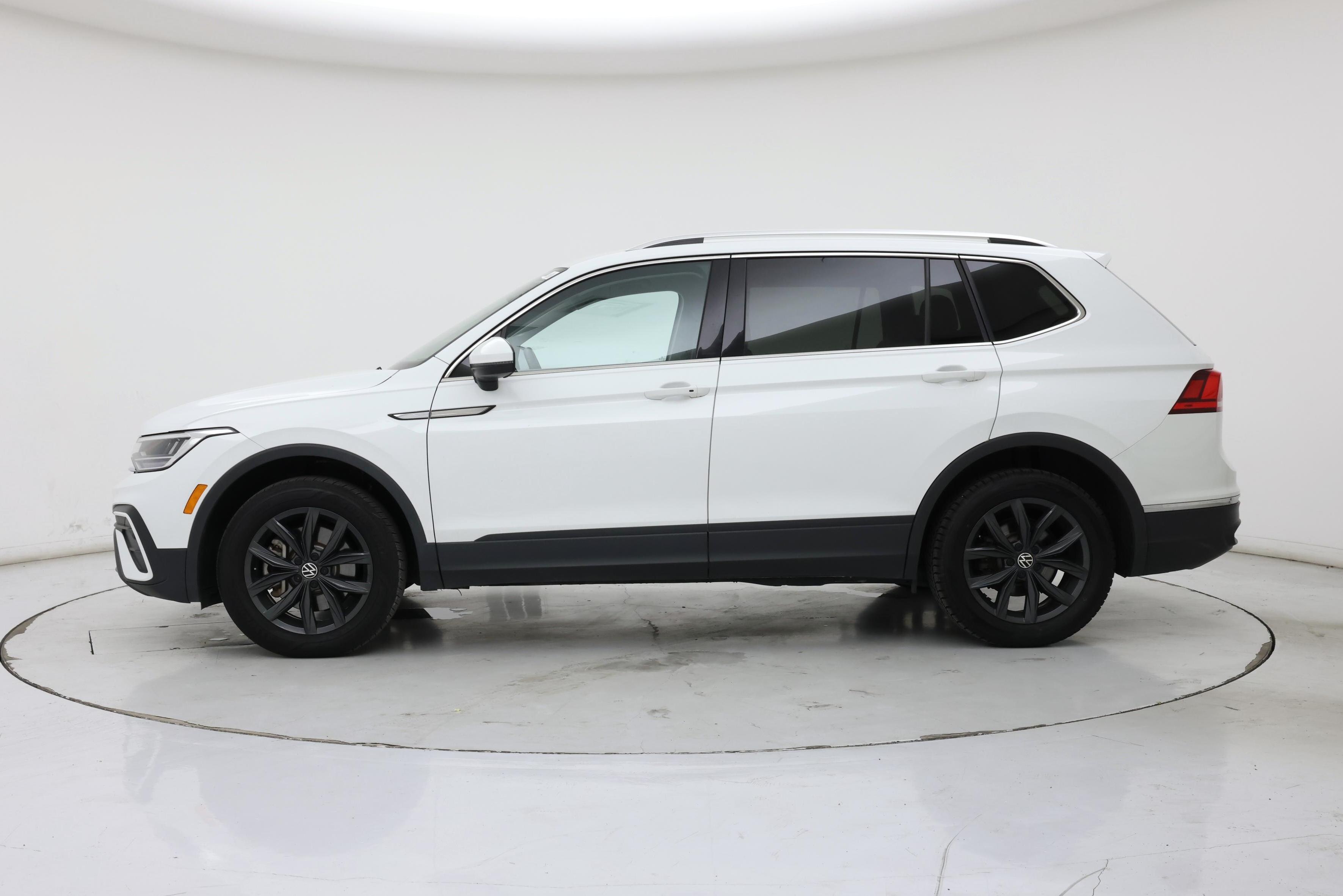 Thumbnail: 2024 Volkswagen Tiguan - 3