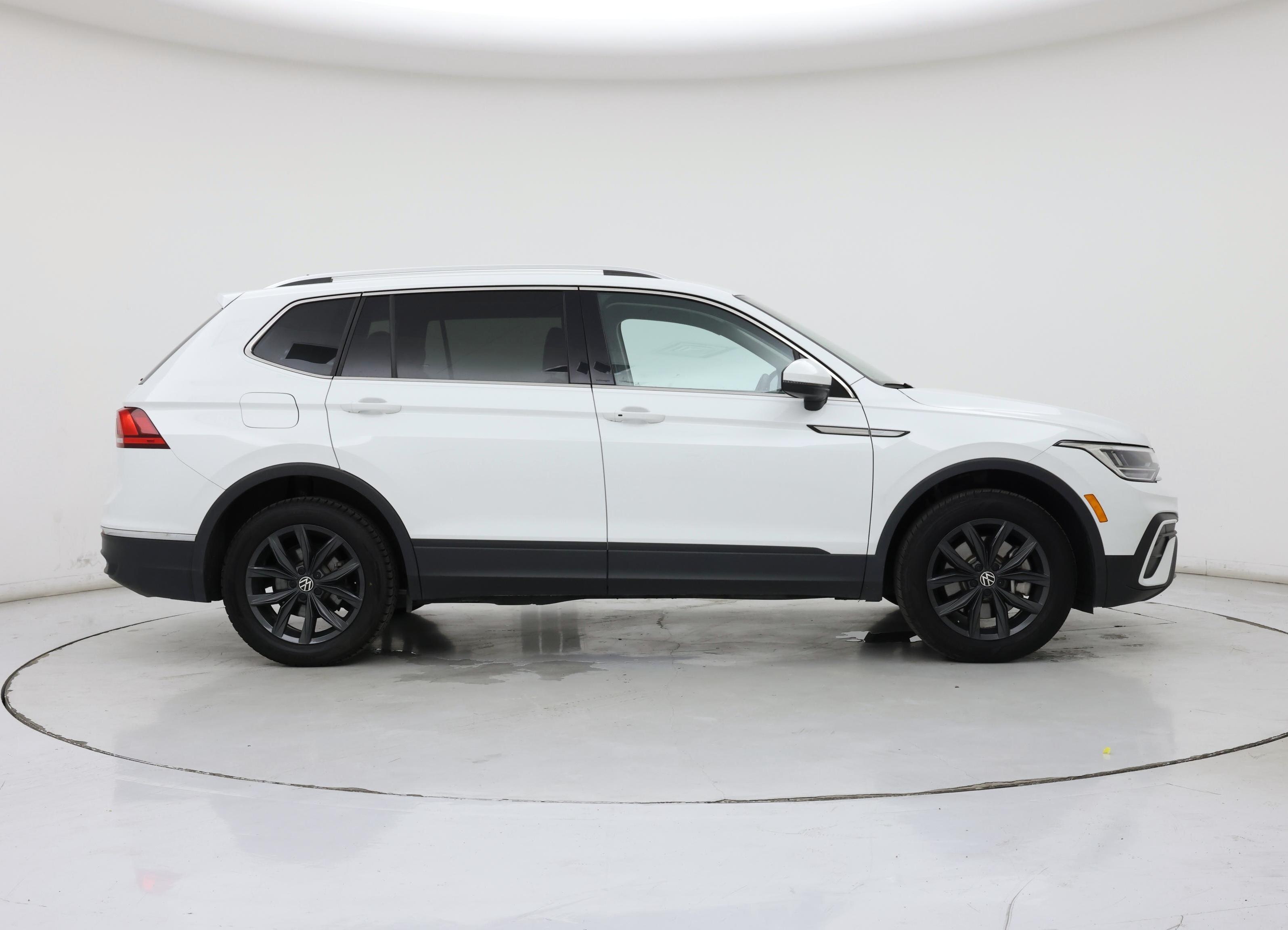 Thumbnail: 2024 Volkswagen Tiguan - 7