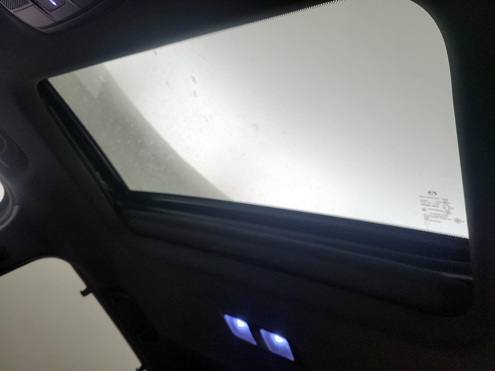 Sunroof(s) & Overhead Airbags