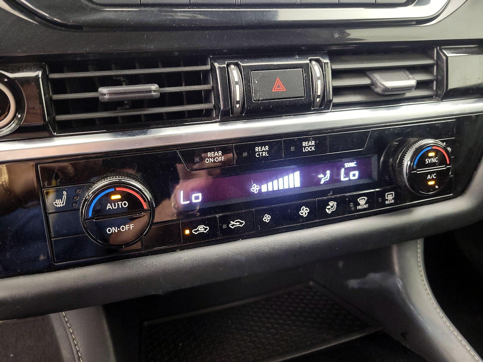 2023 Nissan Pathfinder SV - Photo 8