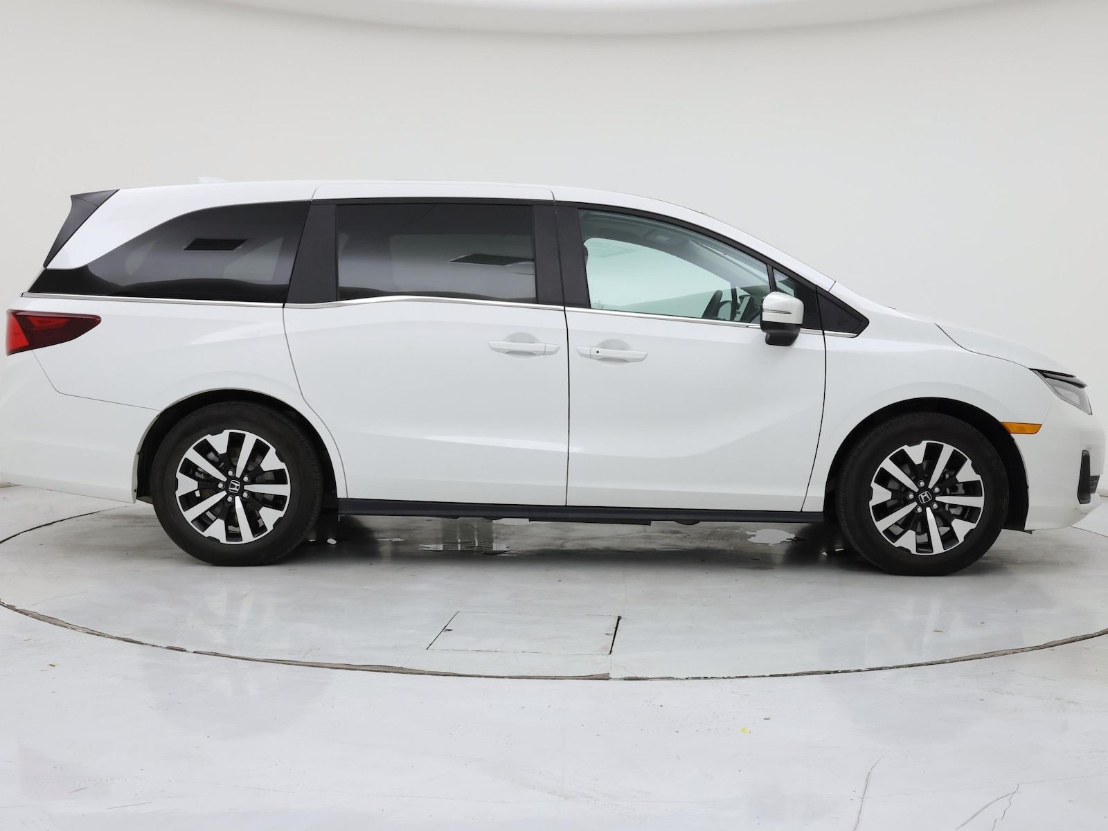 2026 Honda Odyssey EX-L - Photo 8