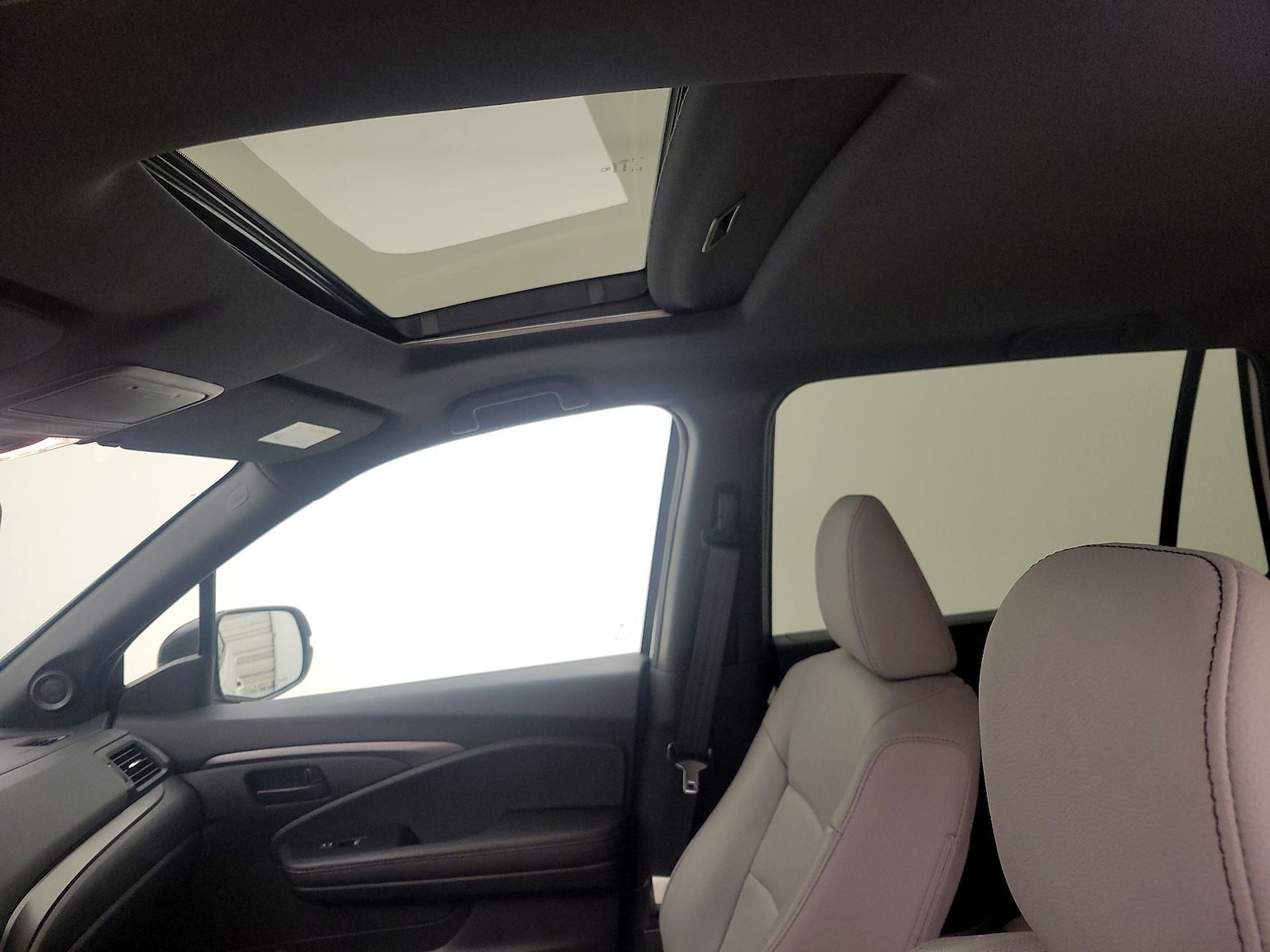Sunroof(s) & Overhead Airbags