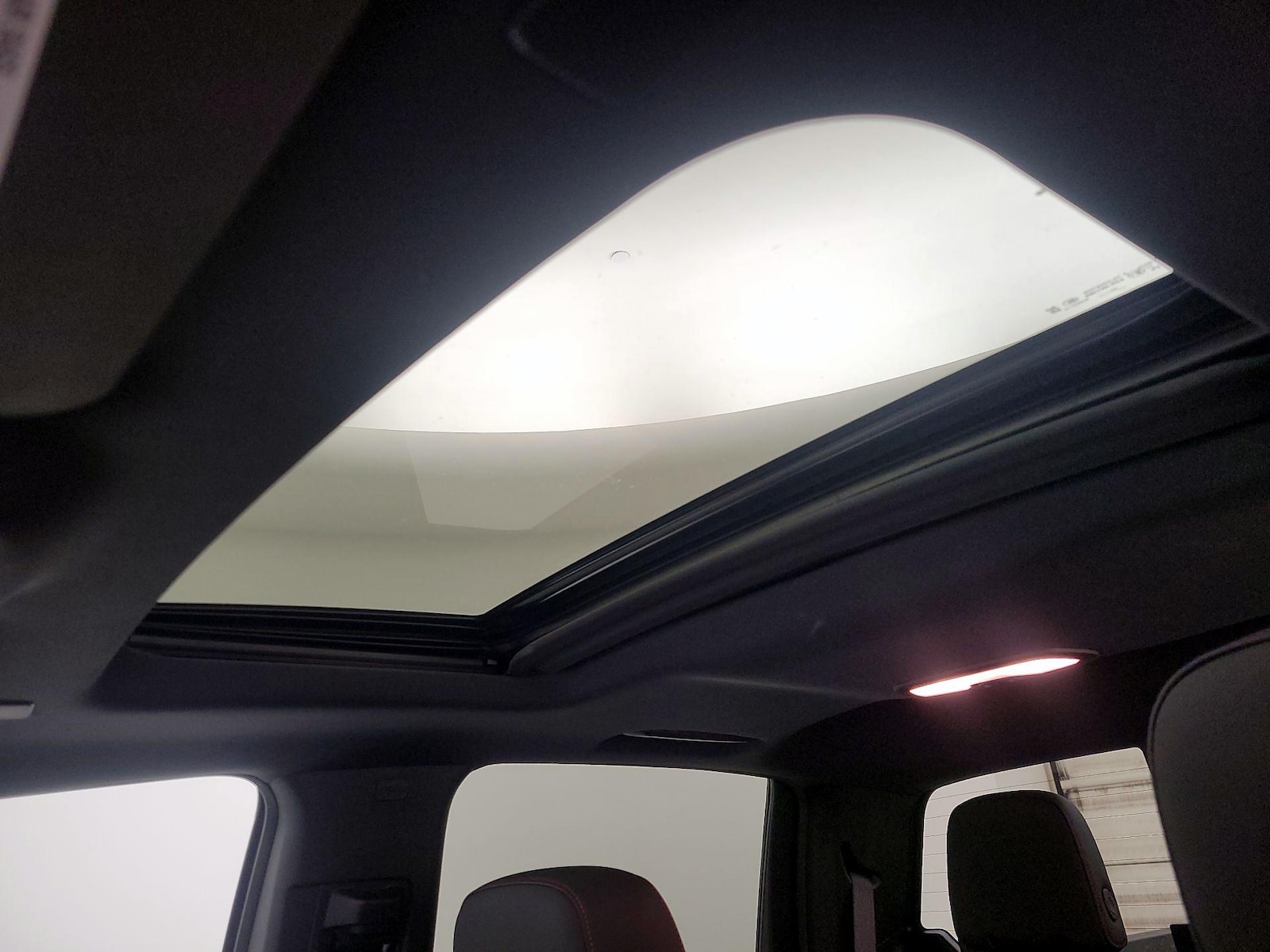Sunroof(s) & Overhead Airbags