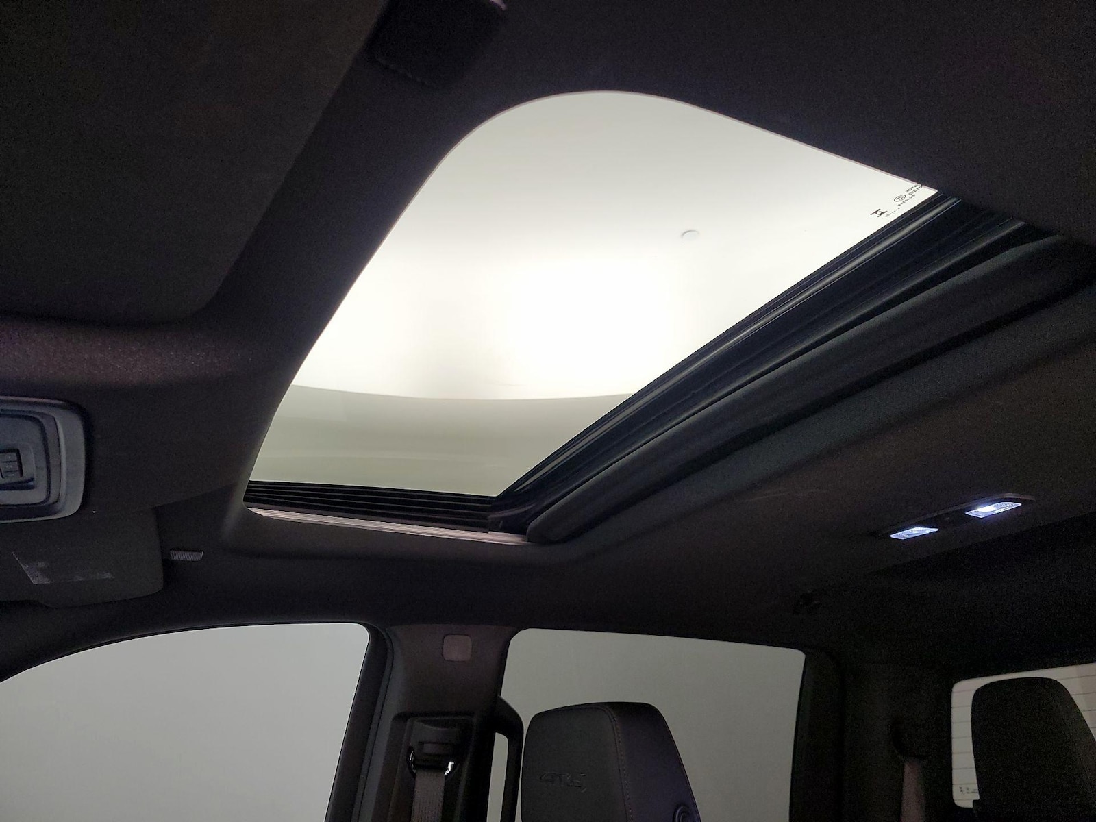 Sunroof(s) & Overhead Airbags