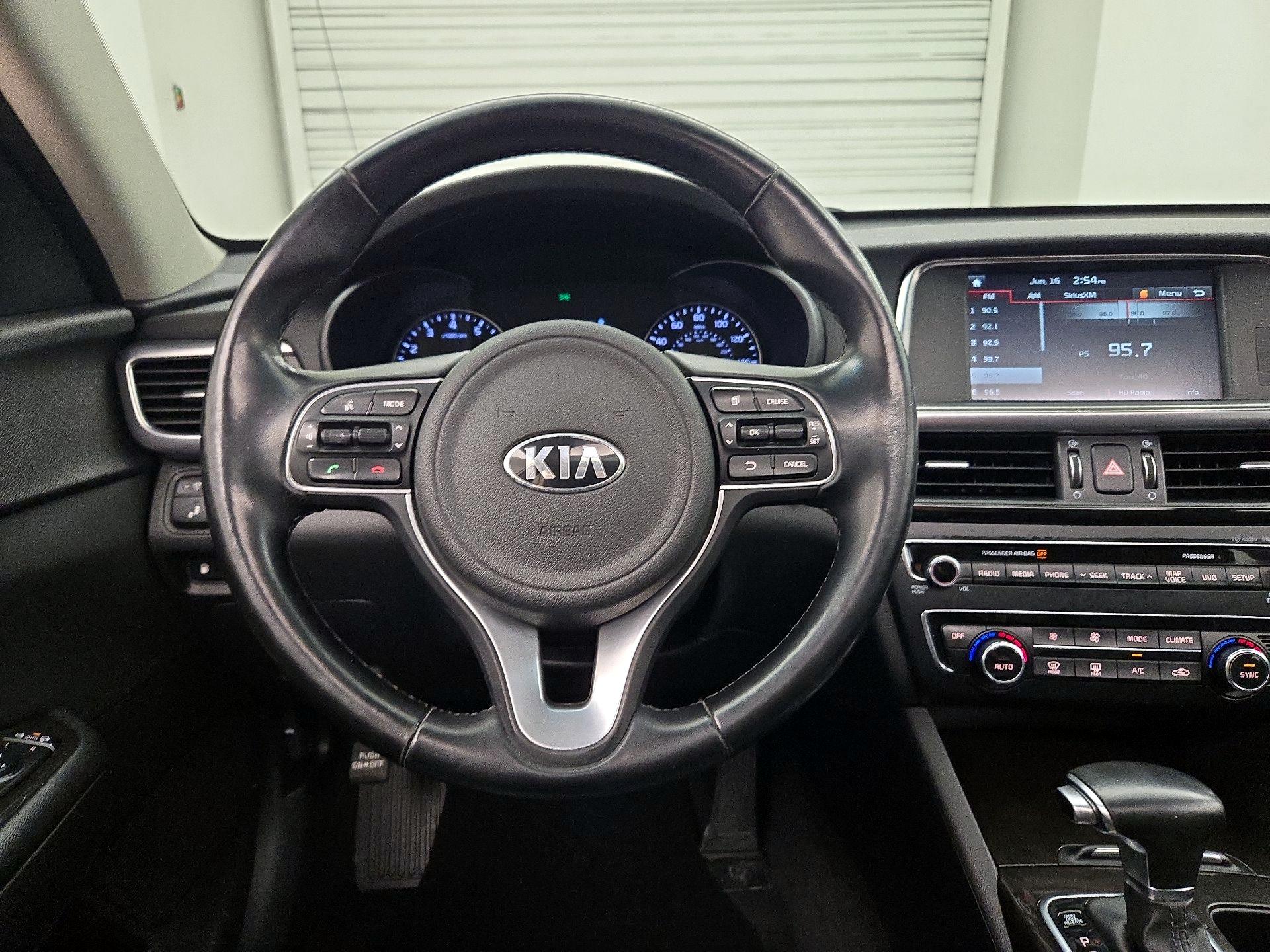 Thumbnail: 2016 Kia Optima - 10
