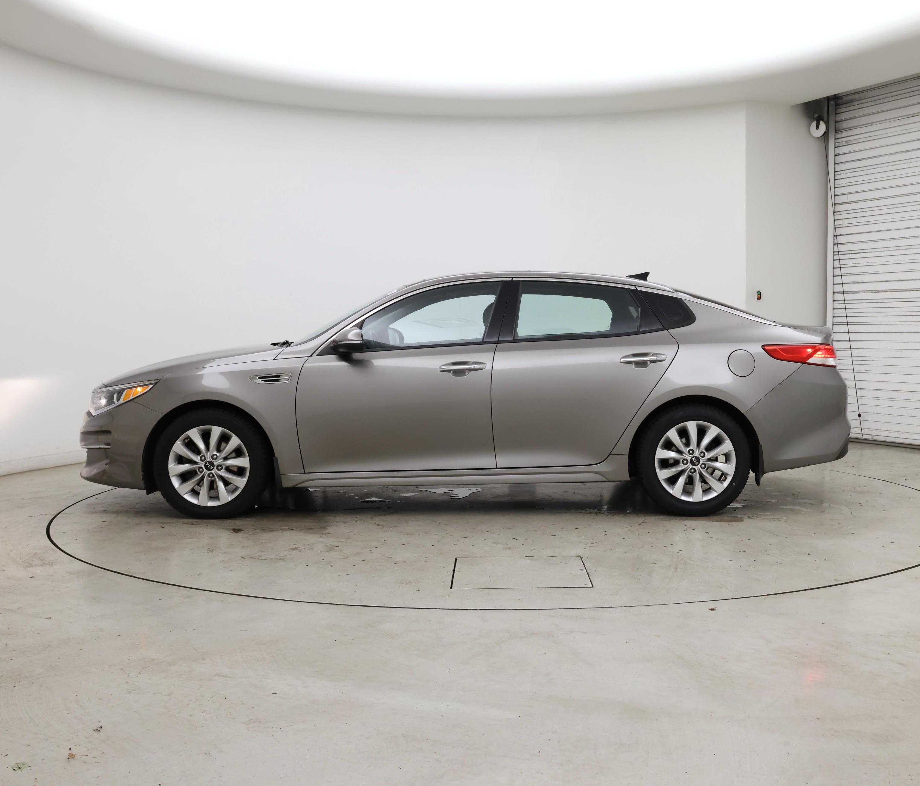 Thumbnail: 2016 Kia Optima - 3