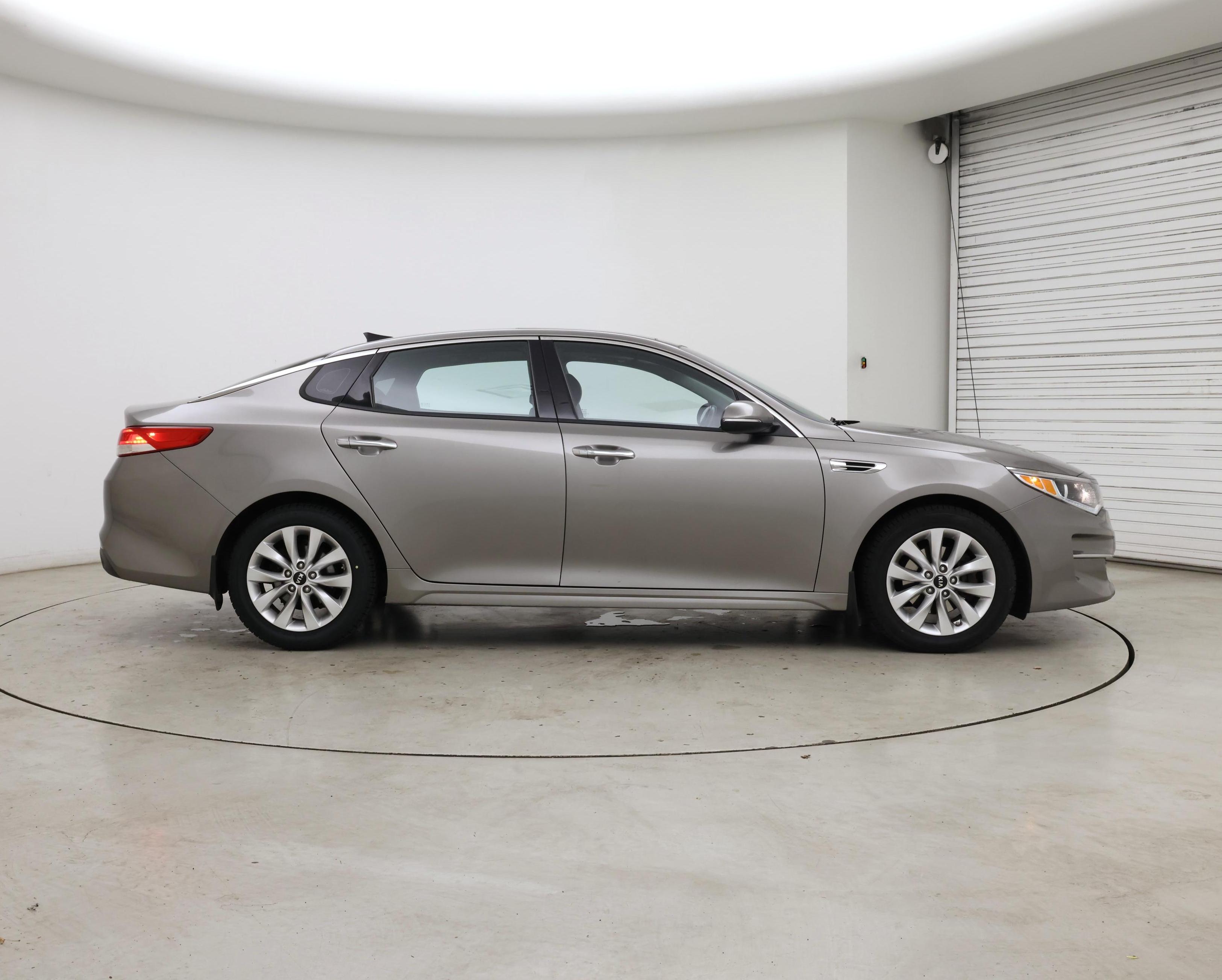 Thumbnail: 2016 Kia Optima - 7