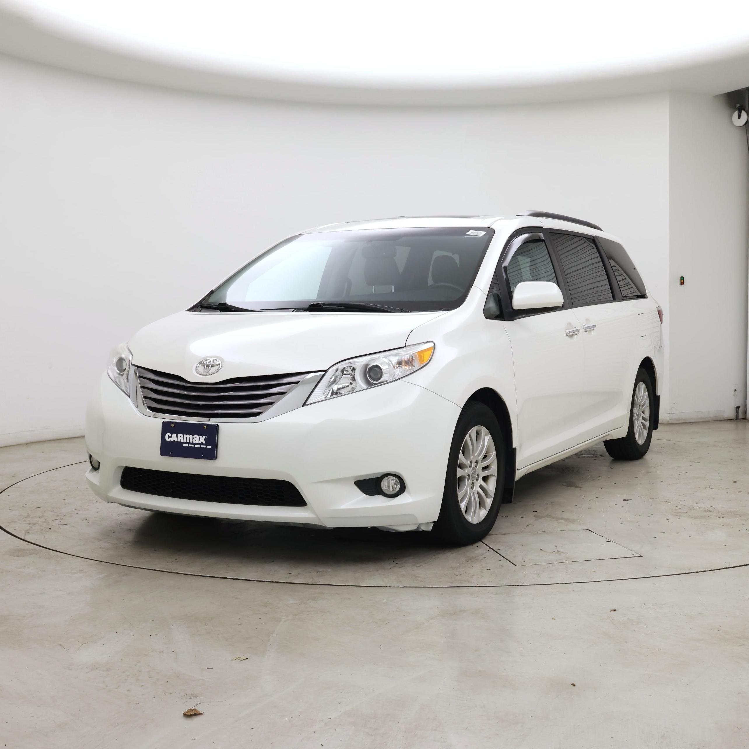 Thumbnail: 2017 Toyota Sienna - 4