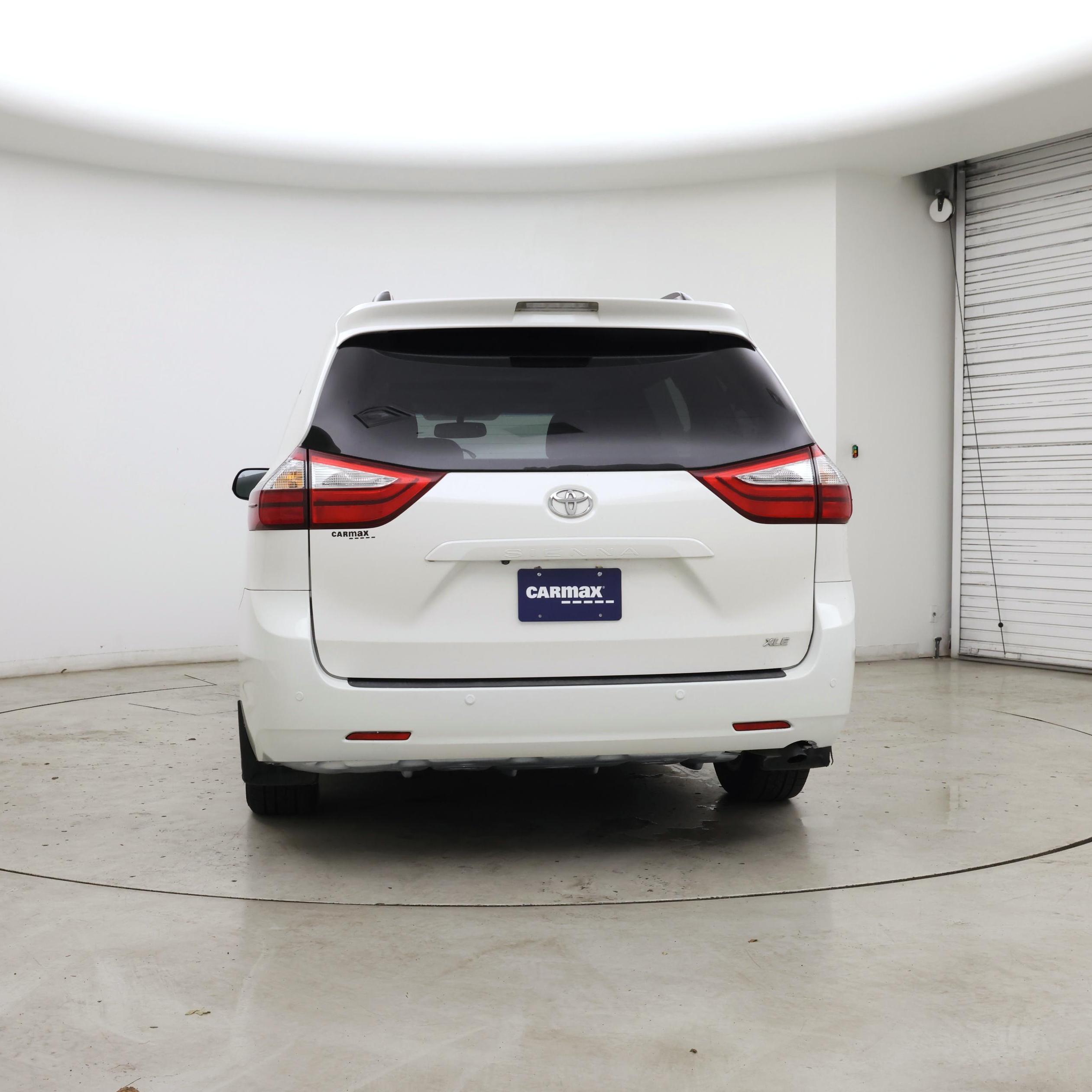 Thumbnail: 2017 Toyota Sienna - 6