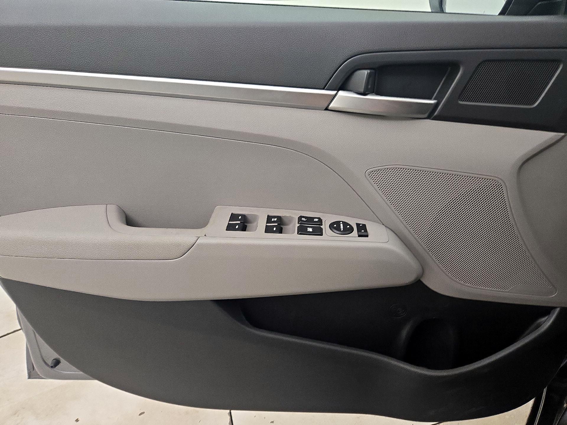 Thumbnail: 2019 Hyundai Elantra - 12