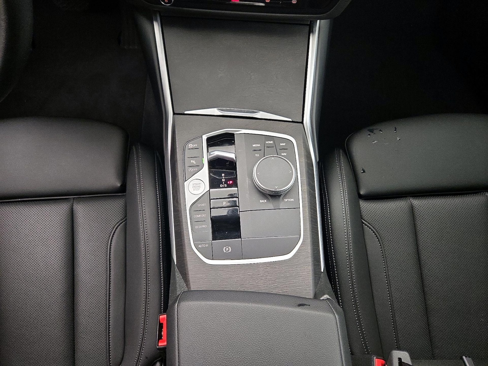 2024 BMW 3 Series 330i - Photo 17