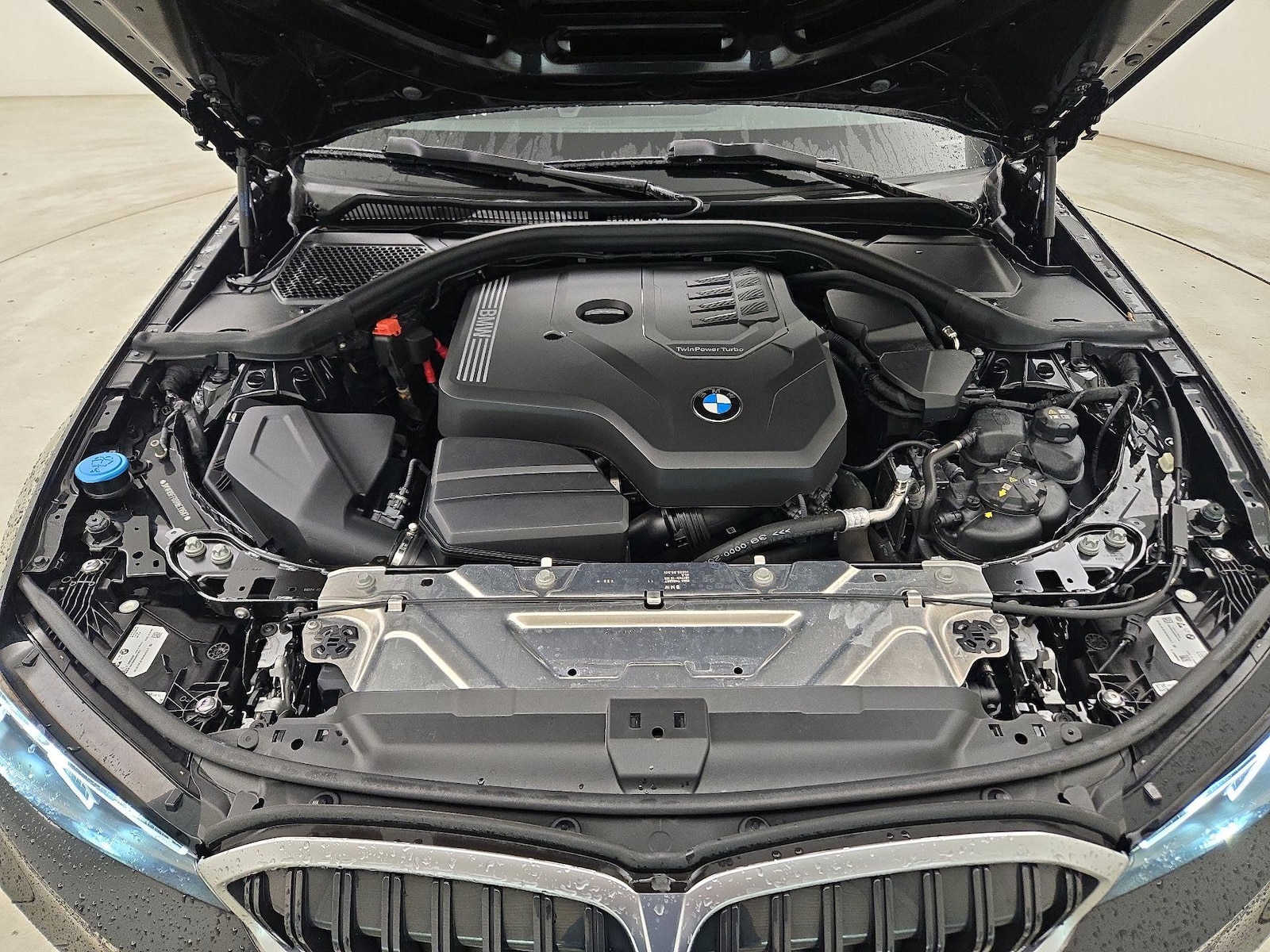 2024 BMW 3 Series 330i - Photo 19