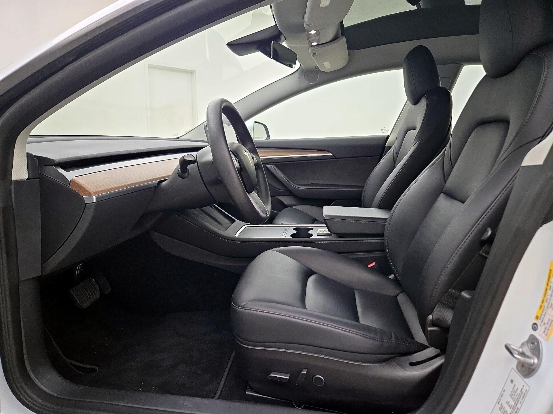 Thumbnail: 2023 Tesla Model 3 - 11
