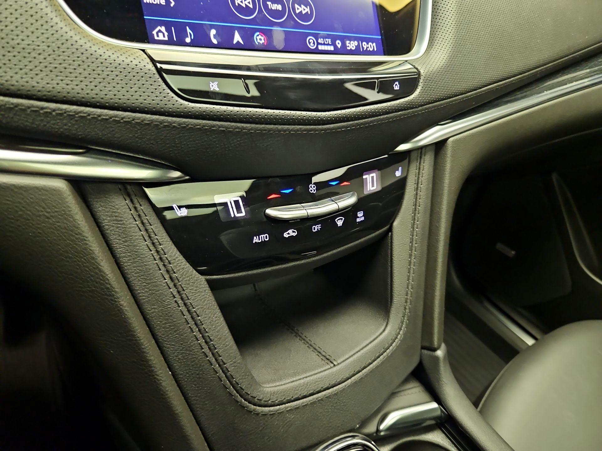 Thumbnail: 2023 Cadillac XT5 - 17