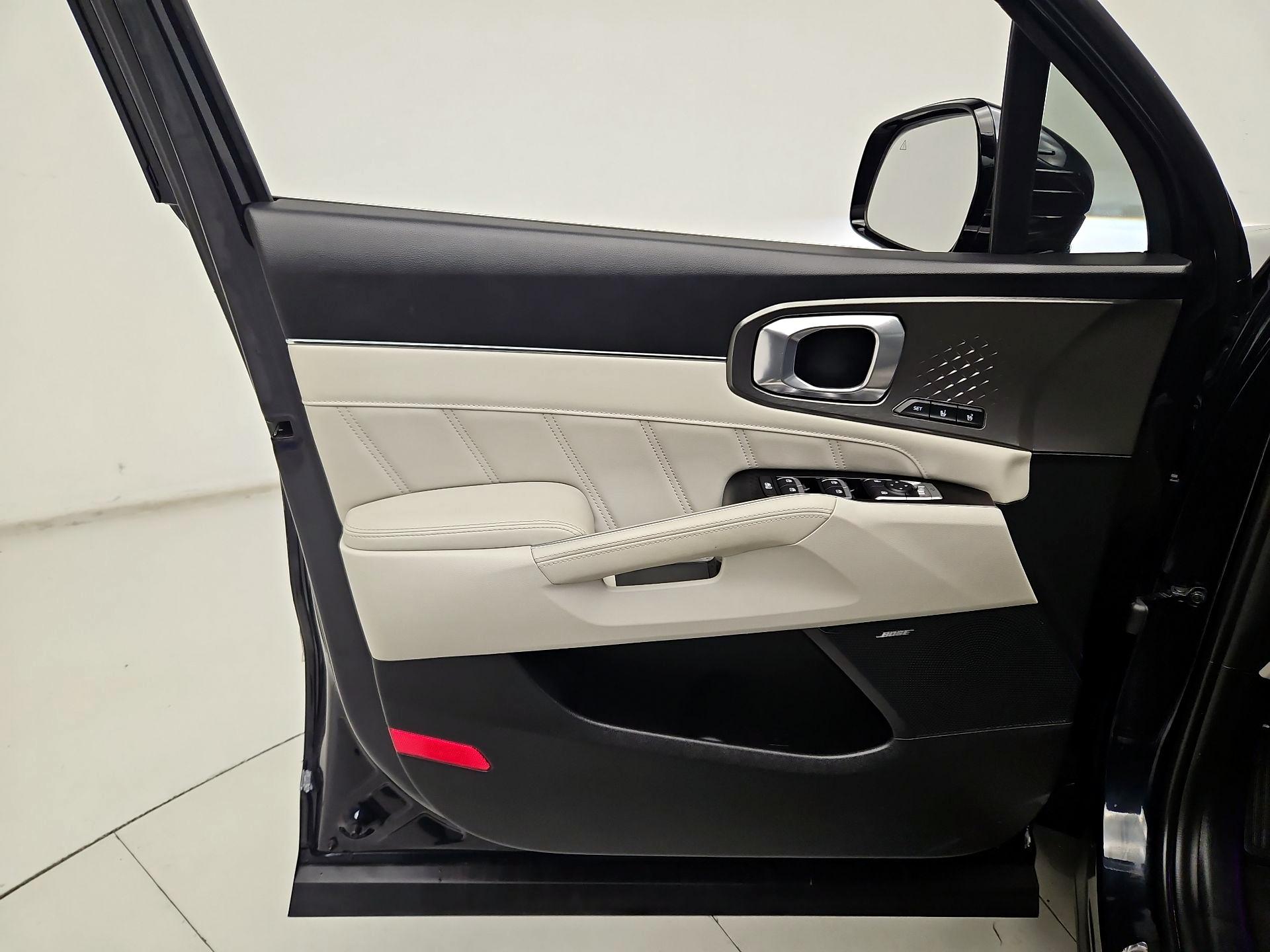 Thumbnail: 2023 Kia Sorento - 12