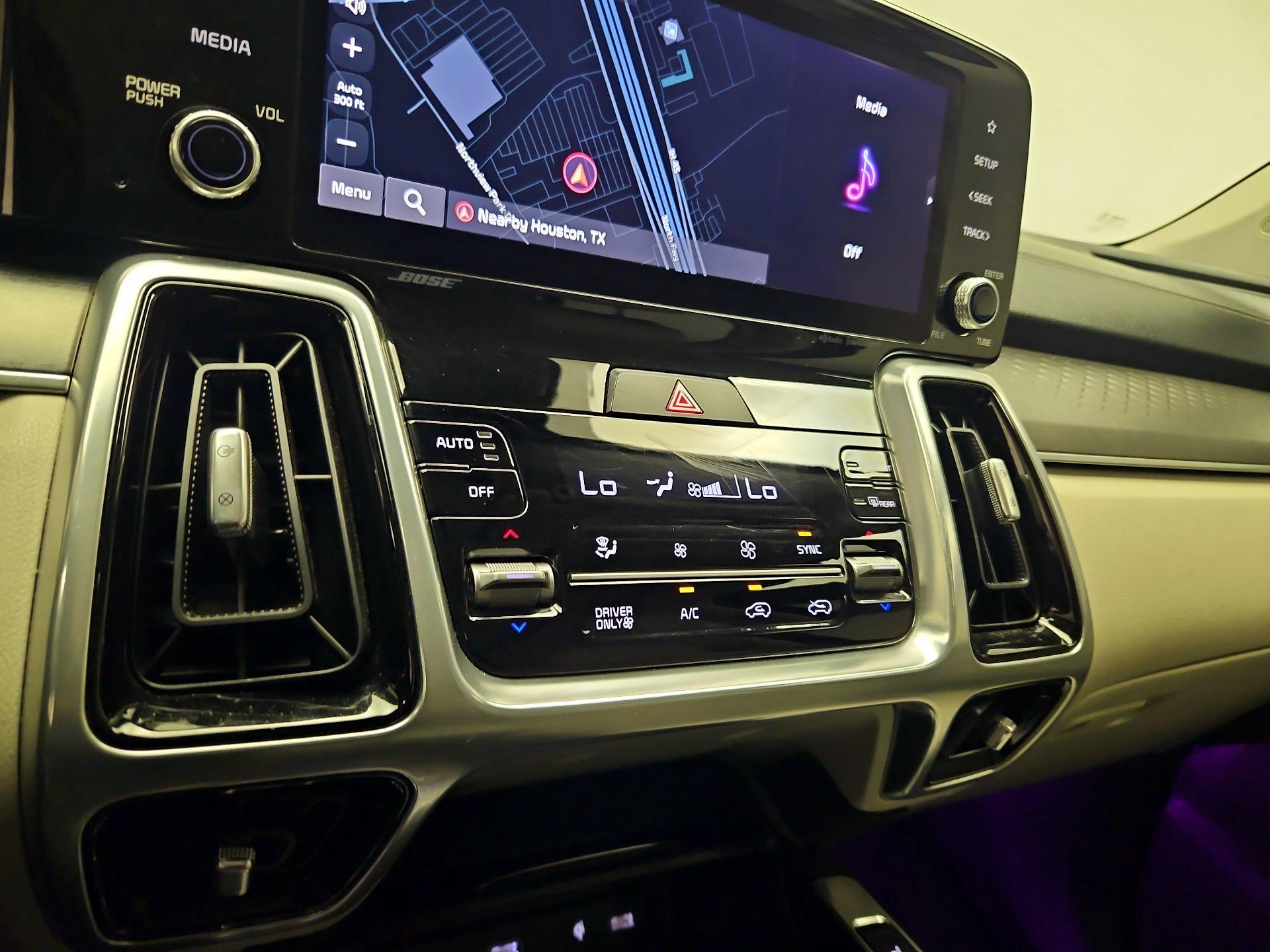 Thumbnail: 2023 Kia Sorento - 16