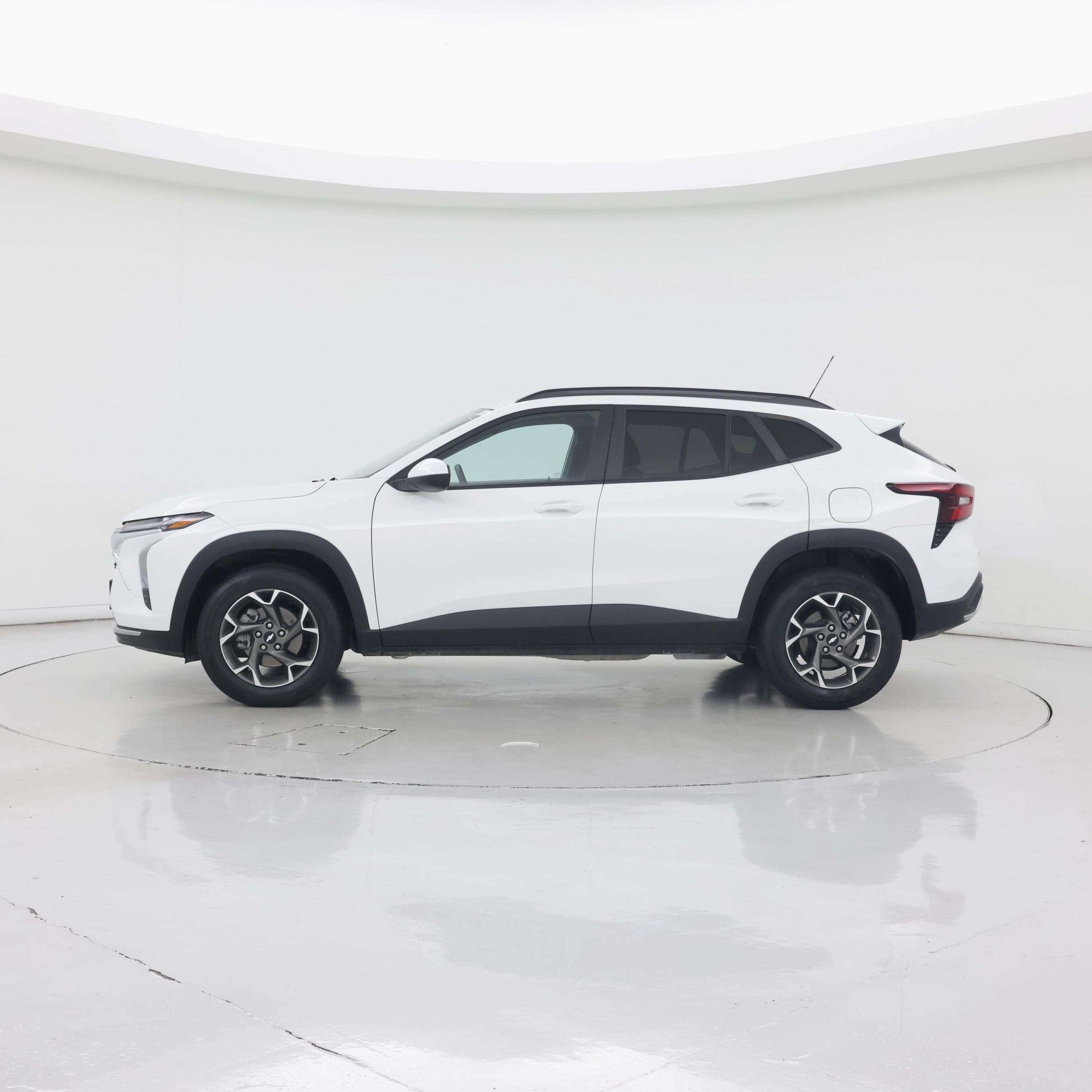 Thumbnail: 2024 Chevrolet Trax - 3
